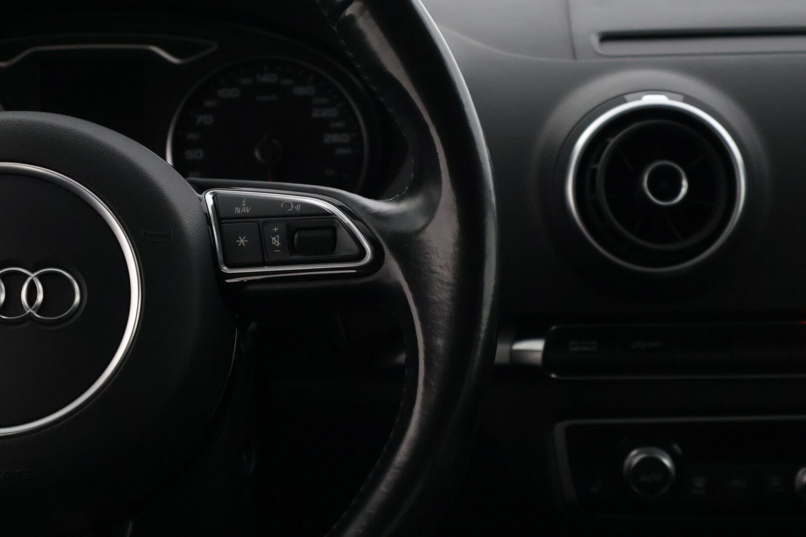 Audi A3 2016 Sedan Business Sport 1,8 TFSI 132 kW quattro S tronic * Vakkari / Sporttipenkit / P-tutka / Bluetooth / LED-valot * - * Suomi-auto / Kahdet renkaat omilla alumiinivanteilla! *