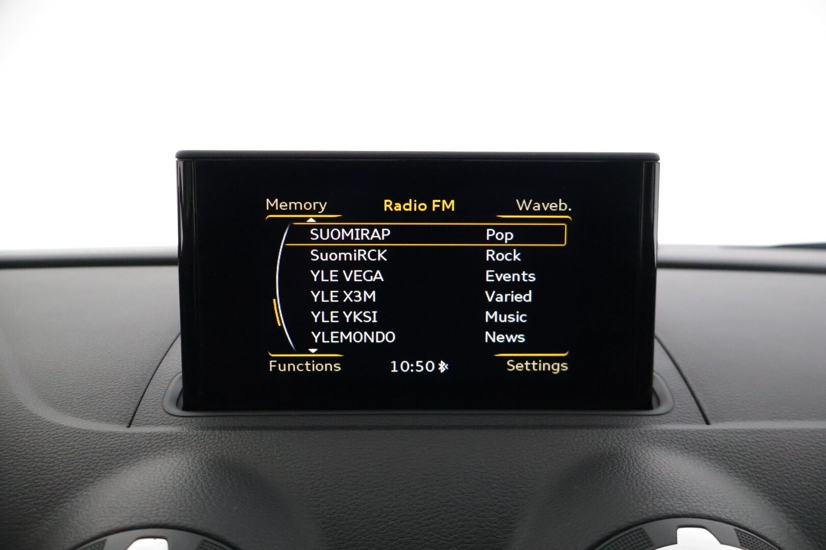 Audi A3 2016 Sedan Business Sport 1,8 TFSI 132 kW quattro S tronic * Vakkari / Sporttipenkit / P-tutka / Bluetooth / LED-valot * - * Suomi-auto / Kahdet renkaat omilla alumiinivanteilla! *