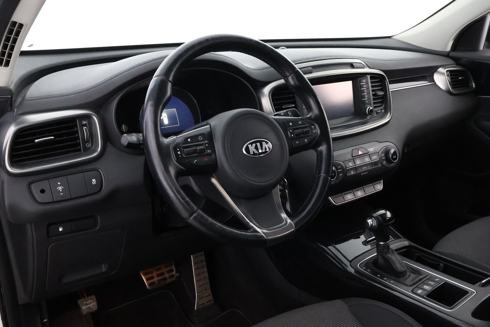 Kia Sorento 2015 2,2 CRDi AWD Business A/T 5P * Suomiauto / Webasto / Vetokoukku / Peruutuskamera Xenon / Ratinlämmitys / Navi / 4x Penkinlämmitys - Juuri huollettu ja katsastettu / 2x Renkaat aluvantein / Juuri tullut Tampereelle! - HULLU BLACKWEEK KORKOTARJOUS 2,49%