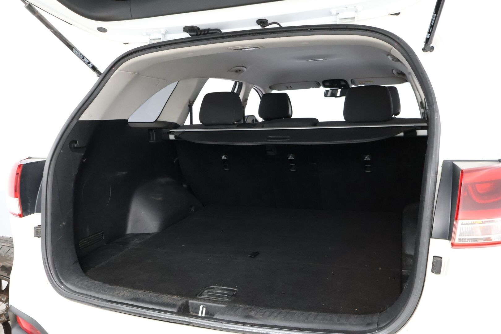 Kia Sorento 2015 2,2 CRDi AWD Business A/T 5P * Suomiauto / Webasto / Vetokoukku / Peruutuskamera Xenon / Ratinlämmitys / Navi / 4x Penkinlämmitys - Juuri huollettu ja katsastettu / 2x Renkaat aluvantein / Juuri tullut Tampereelle! - HULLU BLACKWEEK KORKOTARJOUS 2,49%