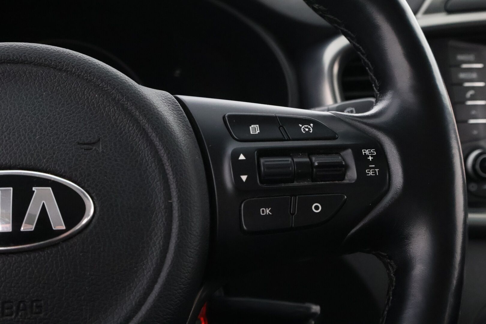 Kia Sorento 2015 2,2 CRDi AWD Business A/T 5P * Suomiauto / Webasto / Vetokoukku / Peruutuskamera Xenon / Ratinlämmitys / Navi / 4x Penkinlämmitys - Juuri huollettu ja katsastettu / 2x Renkaat aluvantein / Juuri tullut Tampereelle! - HULLU BLACKWEEK KORKOTARJOUS 2,49%