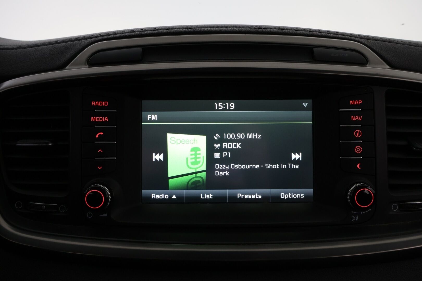 Kia Sorento 2015 2,2 CRDi AWD Business A/T 5P * Suomiauto / Webasto / Vetokoukku / Peruutuskamera Xenon / Ratinlämmitys / Navi / 4x Penkinlämmitys - Juuri huollettu ja katsastettu / 2x Renkaat aluvantein / Juuri tullut Tampereelle!