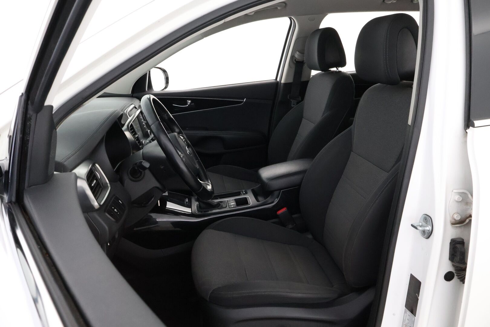 Kia Sorento 2015 2,2 CRDi AWD Business A/T 5P * Suomiauto / Webasto / Vetokoukku / Peruutuskamera Xenon / Ratinlämmitys / Navi / 4x Penkinlämmitys - Juuri huollettu ja katsastettu / 2x Renkaat aluvantein / Juuri tullut Tampereelle!