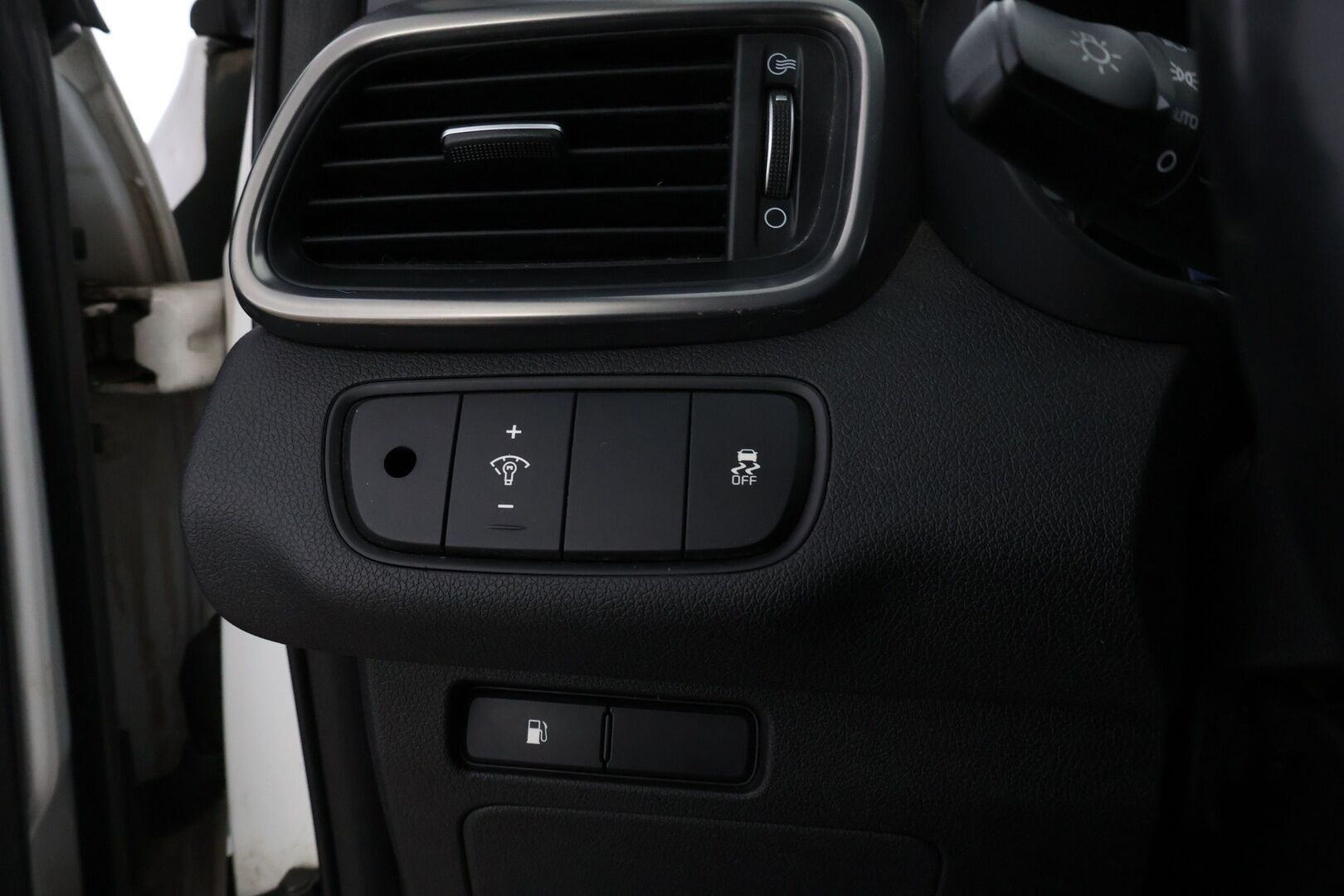 Kia Sorento 2015 2,2 CRDi AWD Business A/T 5P * Suomiauto / Webasto / Vetokoukku / Peruutuskamera Xenon / Ratinlämmitys / Navi / 4x Penkinlämmitys - Juuri huollettu ja katsastettu / 2x Renkaat aluvantein / Juuri tullut Tampereelle!