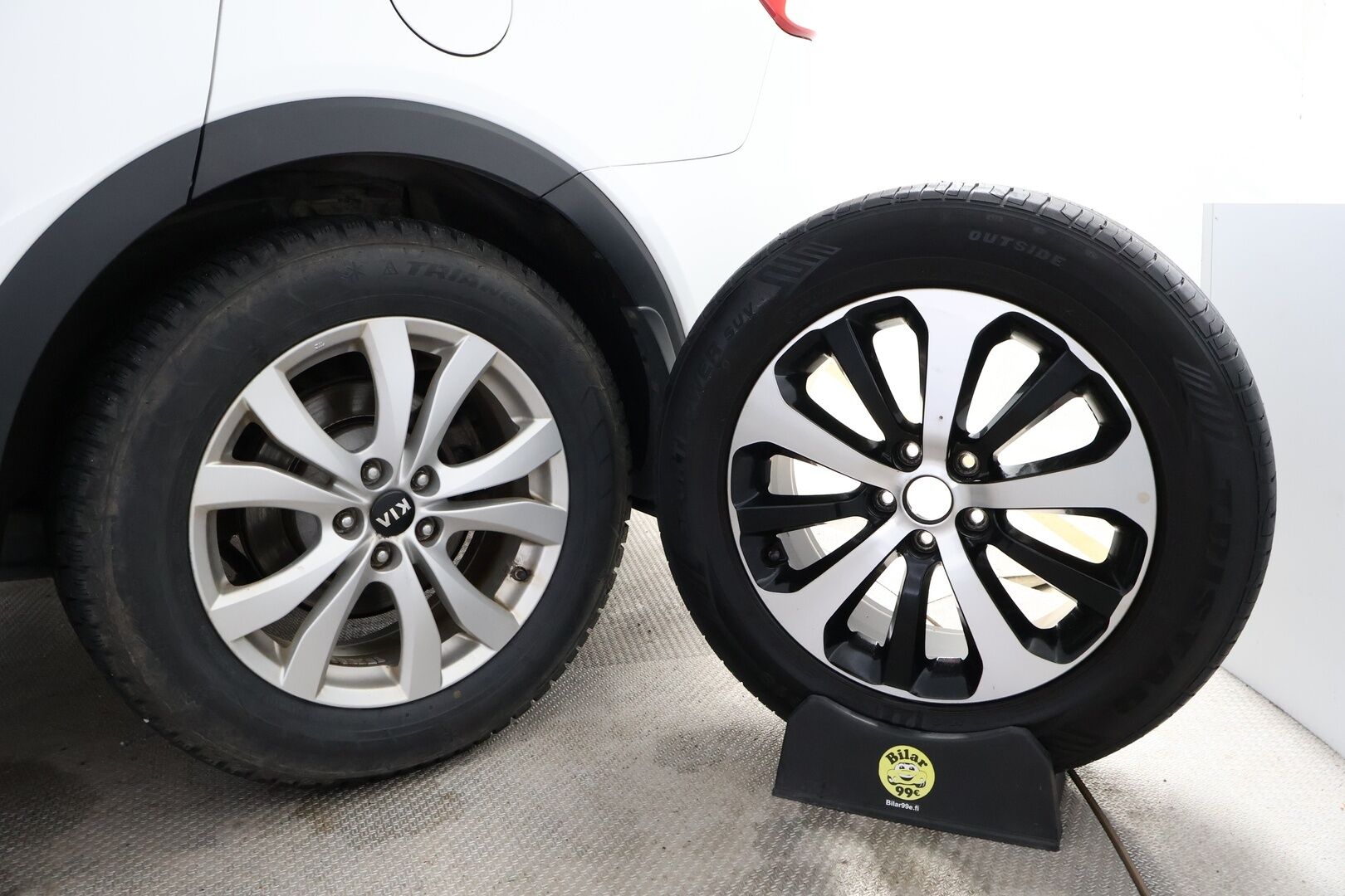 Kia Sorento 2015 2,2 CRDi AWD Business A/T 5P * Suomiauto / Webasto / Vetokoukku / Peruutuskamera Xenon / Ratinlämmitys / Navi / 4x Penkinlämmitys - Juuri huollettu ja katsastettu / 2x Renkaat aluvantein / Juuri tullut Tampereelle! - HULLU BLACKWEEK KORKOTARJOUS 2,49%