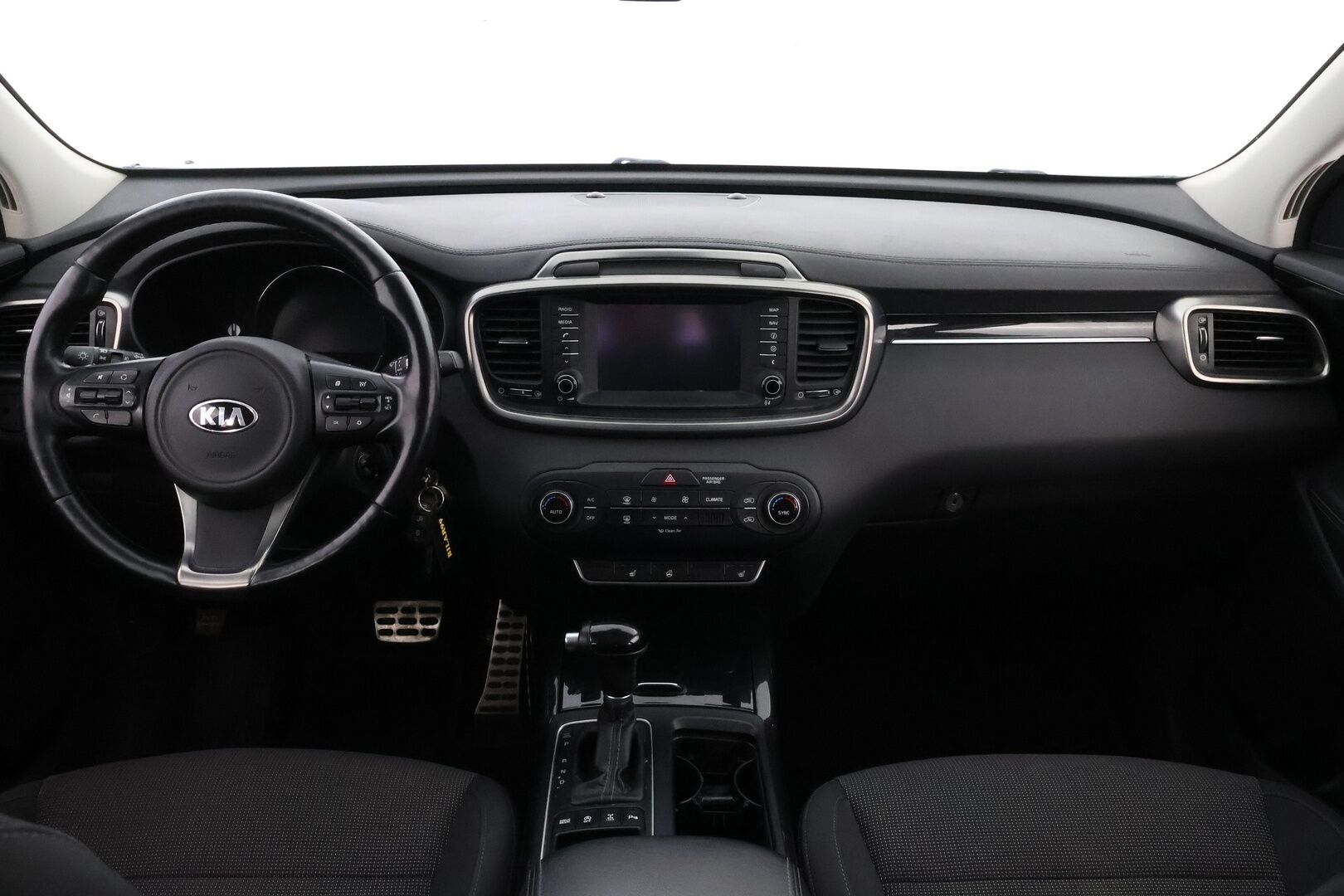 Kia Sorento 2015 2,2 CRDi AWD Business A/T 5P * Suomiauto / Webasto / Vetokoukku / Peruutuskamera Xenon / Ratinlämmitys / Navi / 4x Penkinlämmitys - Juuri huollettu ja katsastettu / 2x Renkaat aluvantein / Juuri tullut Tampereelle! - HULLU BLACKWEEK KORKOTARJOUS 2,49%