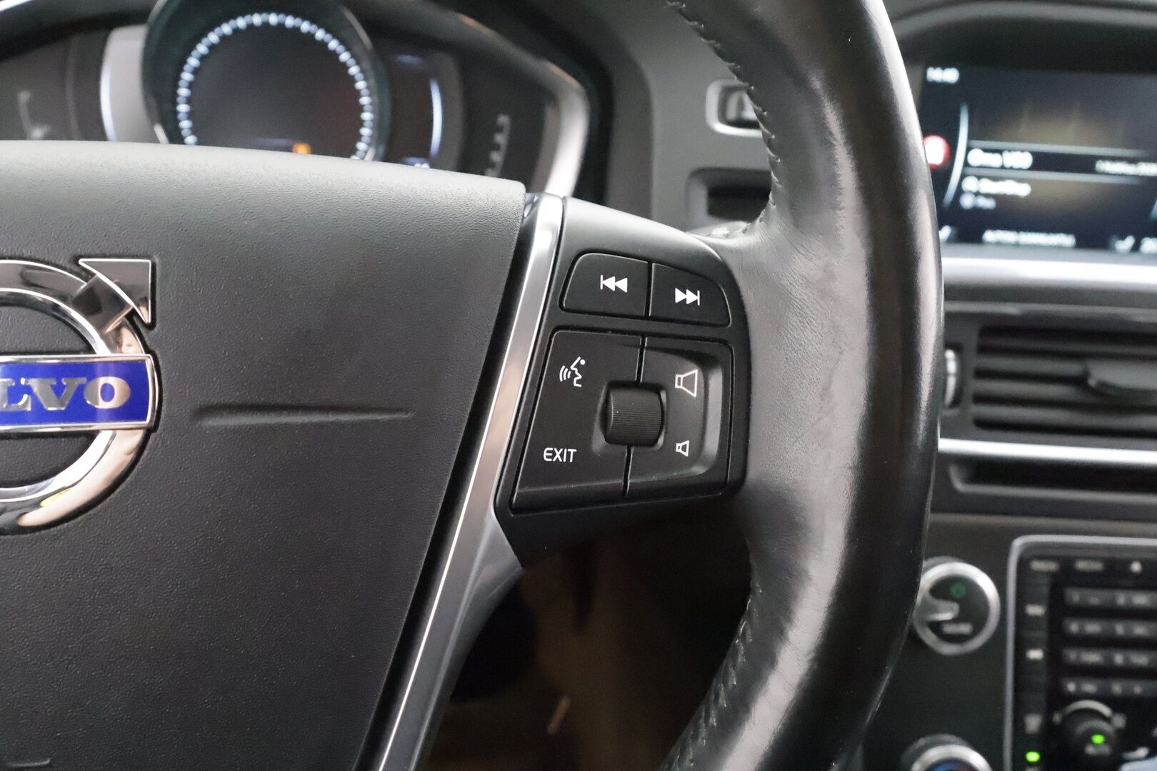 Volvo V60 Cross Country 2016 D3 Business Summum aut - | Webasto | Koukku | Nahkasisusta | Muistipenkki | Navi | Vakkari | Suomi-auto | Kahdet renkaat aluvanteilla |