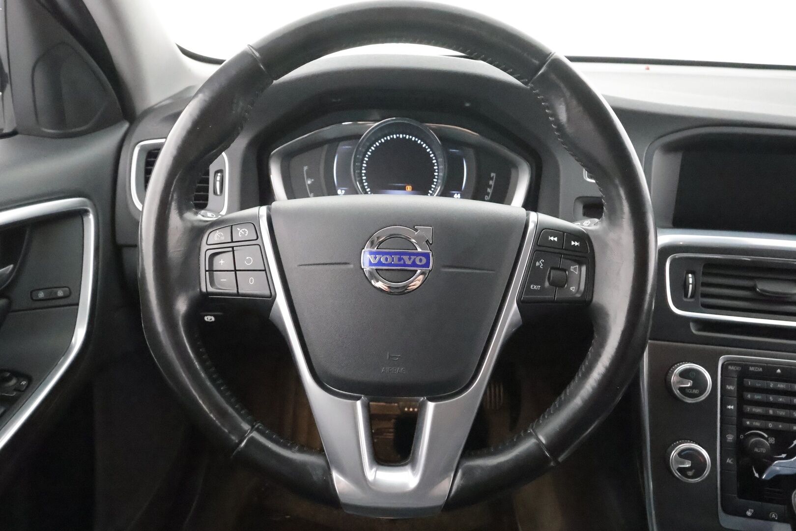 Volvo V60 Cross Country 2016 D3 Business Summum aut - | Webasto | Koukku | Nahkasisusta | Muistipenkki | Navi | Vakkari | Suomi-auto | Kahdet renkaat aluvanteilla |