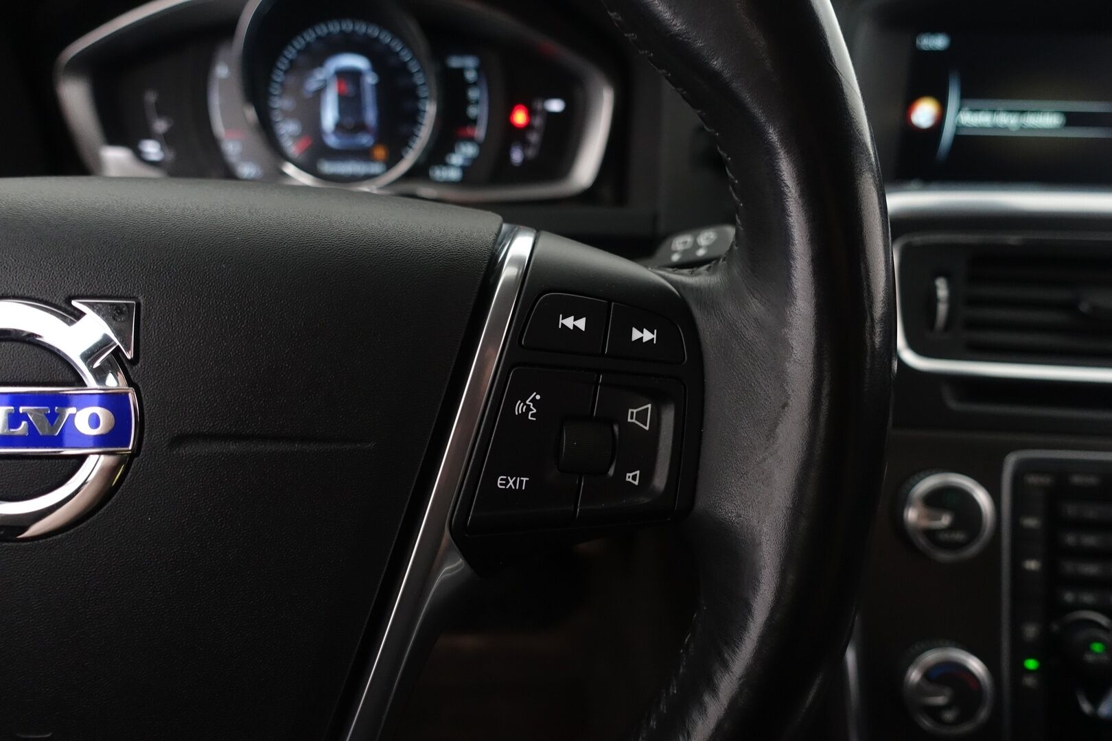 Volvo V60 Cross Country 2016 D3 Business Summum aut - | Juuri Huollettu! | Webasto | Koukku | Nahkasisusta | Muistipenkki | Navi | Vakkari | Suomi-auto | Kahdet renkaat aluvanteilla |