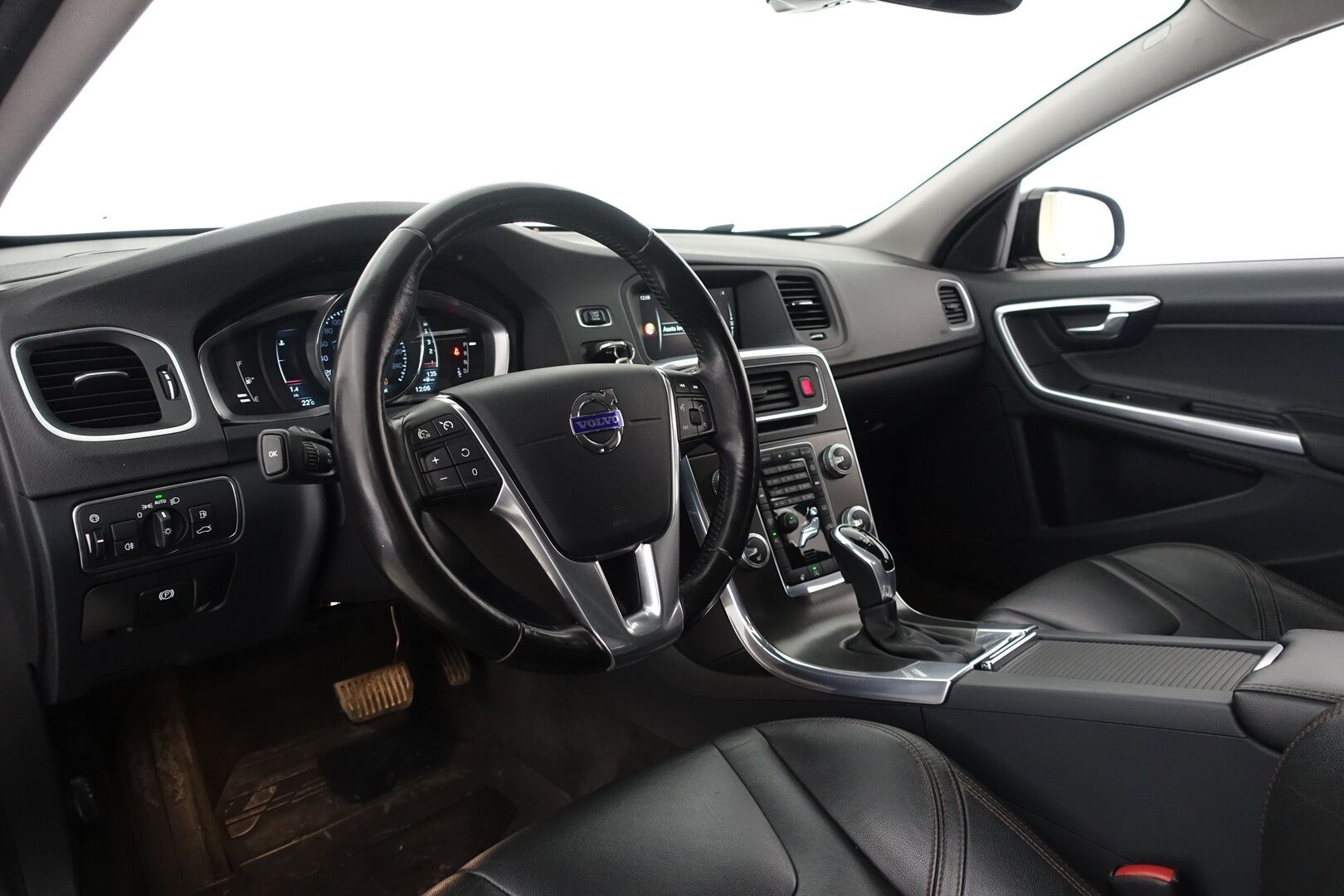 Volvo V60 Cross Country 2016 D3 Business Summum aut - | Juuri Huollettu! | Webasto | Koukku | Nahkasisusta | Muistipenkki | Navi | Vakkari | Suomi-auto | Kahdet renkaat aluvanteilla |