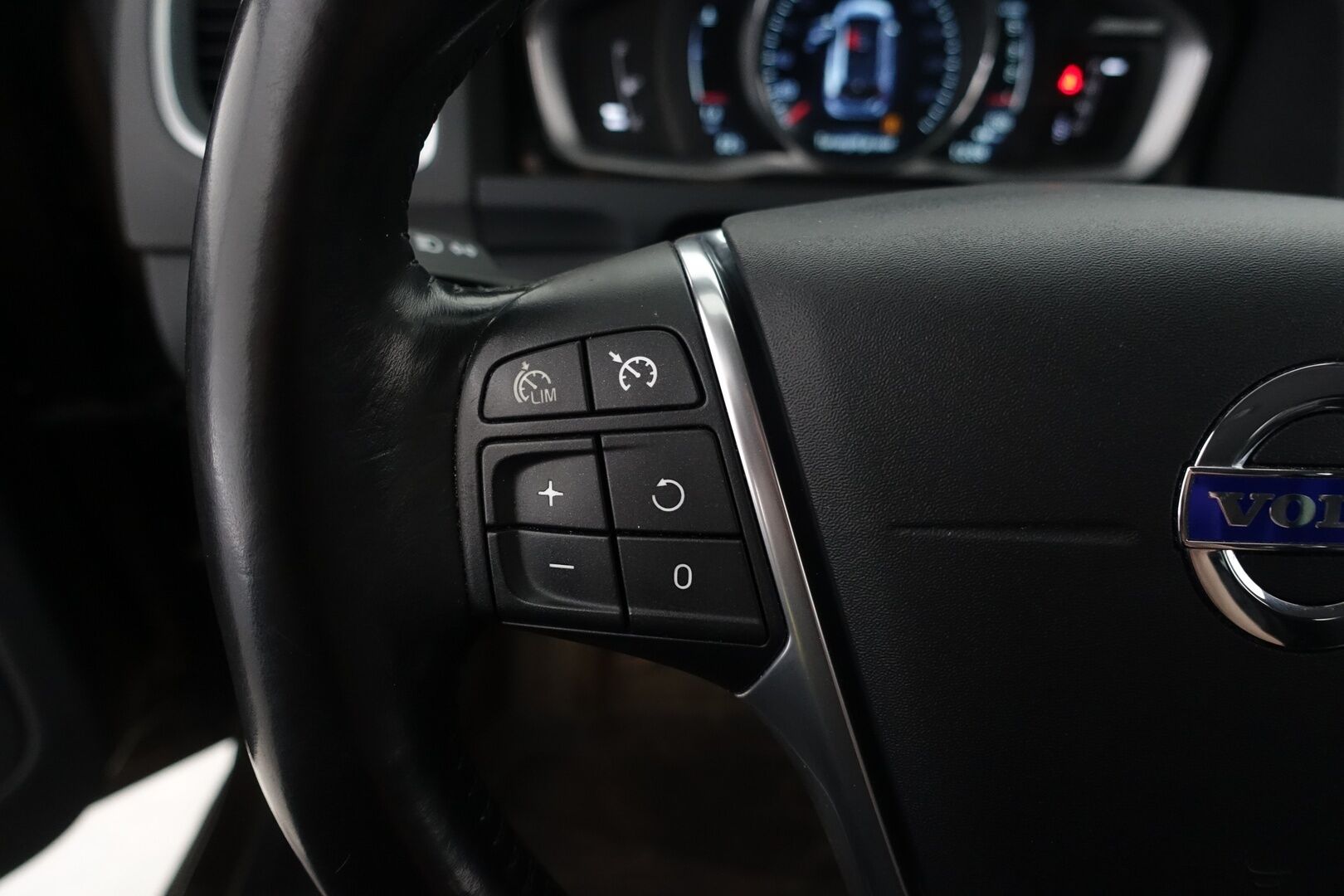 Volvo V60 Cross Country 2016 D3 Business Summum aut - | Juuri Huollettu! | Webasto | Koukku | Nahkasisusta | Muistipenkki | Navi | Vakkari | Suomi-auto | Kahdet renkaat aluvanteilla |