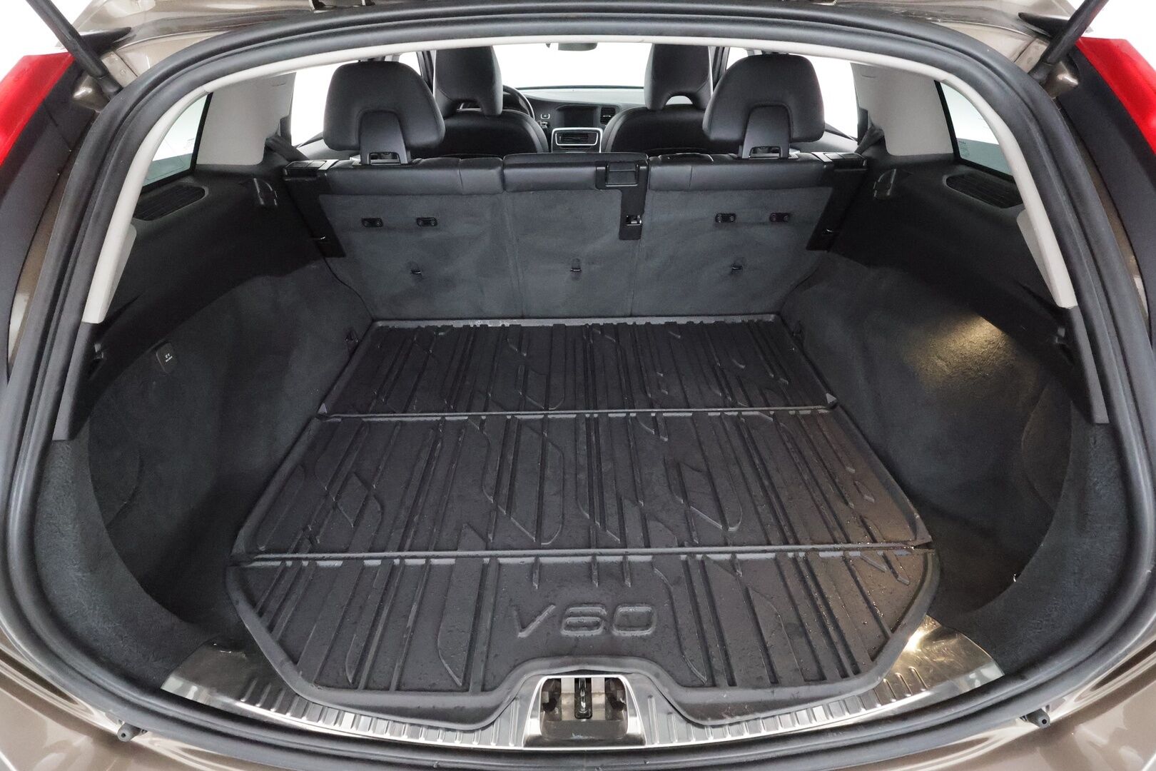 Volvo V60 Cross Country 2016 D3 Business Summum aut - | Webasto | Koukku | Nahkasisusta | Muistipenkki | Navi | Vakkari | Suomi-auto | Kahdet renkaat aluvanteilla |