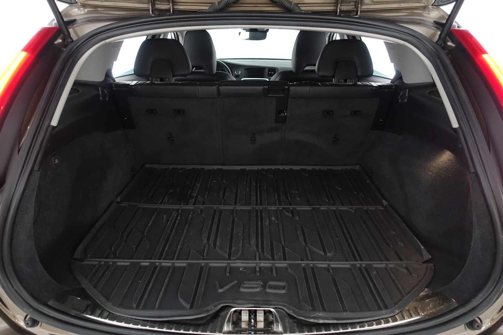 Volvo V60 Cross Country 2016 D3 Business Summum aut - | Juuri Huollettu! | Webasto | Koukku | Nahkasisusta | Muistipenkki | Navi | Vakkari | Suomi-auto | Kahdet renkaat aluvanteilla |