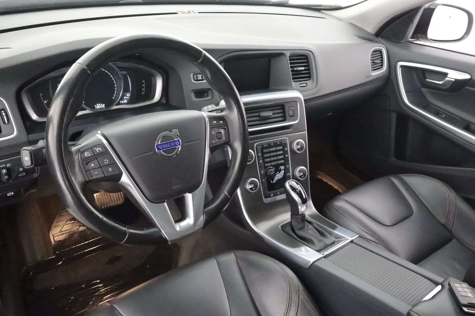 Volvo V60 Cross Country 2016 D3 Business Summum aut - | Webasto | Koukku | Nahkasisusta | Muistipenkki | Navi | Vakkari | Suomi-auto | Kahdet renkaat aluvanteilla |