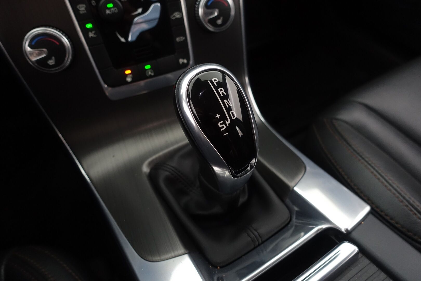 Volvo V60 Cross Country 2016 D3 Business Summum aut - | Juuri Huollettu! | Webasto | Koukku | Nahkasisusta | Muistipenkki | Navi | Vakkari | Suomi-auto | Kahdet renkaat aluvanteilla |