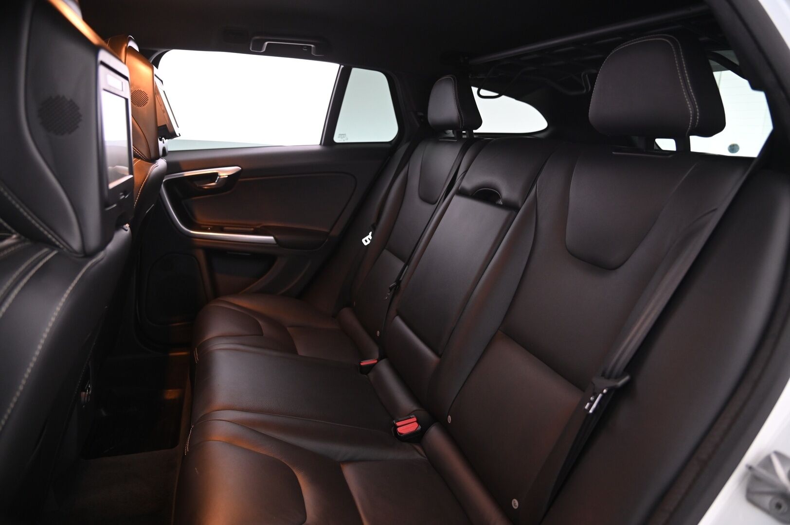 Volvo V60 2016 D4 Business Summum Edition aut - ACC | VOC | Koukku | Sähkönahat muistilla | Näytöt takana | Digimittari | Ratinlämmitin | 