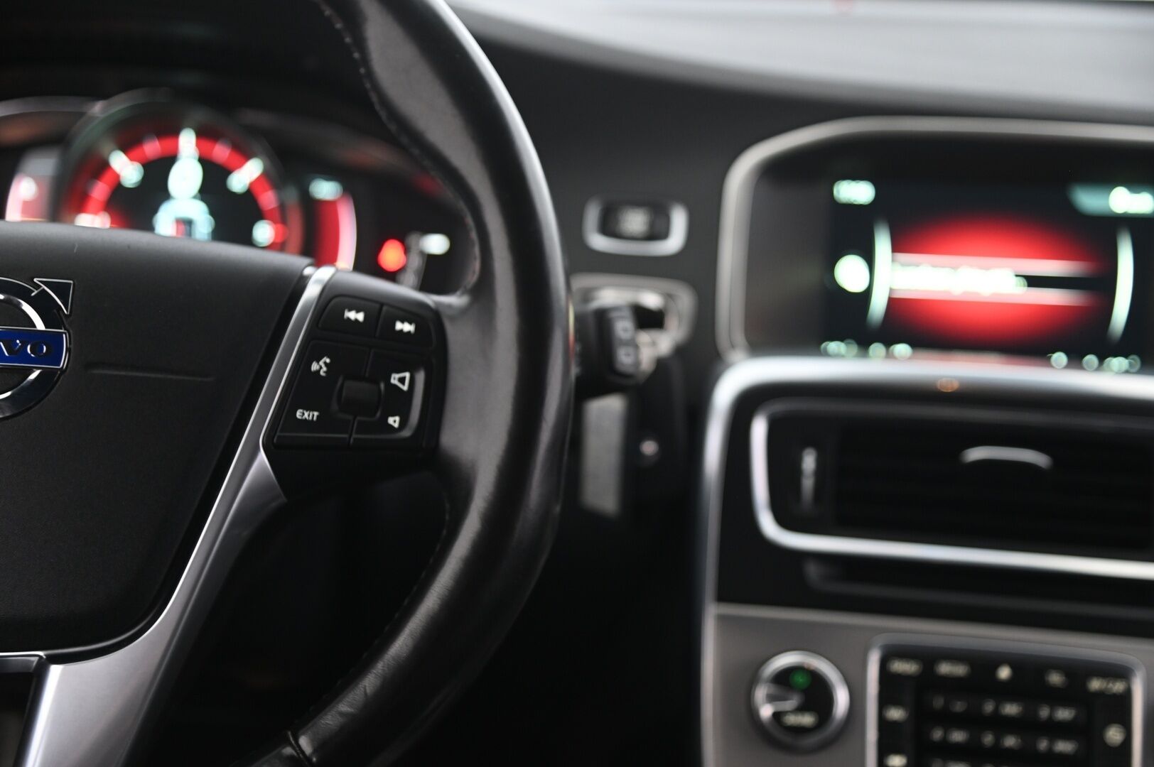 Volvo V60 2016 D4 Business Summum Edition aut - ACC | VOC | Koukku | Sähkönahat muistilla | Näytöt takana | Digimittari | Ratinlämmitin | 