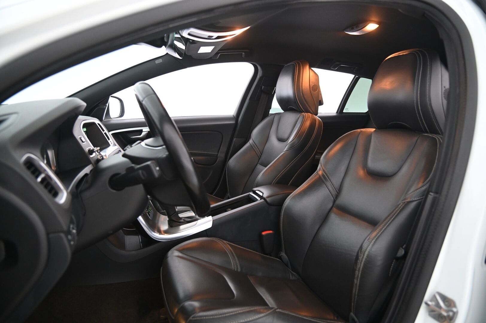 Volvo V60 2016 D4 Business Summum Edition aut - ACC | VOC | Koukku | Sähkönahat muistilla | Näytöt takana | Digimittari | Ratinlämmitin | 