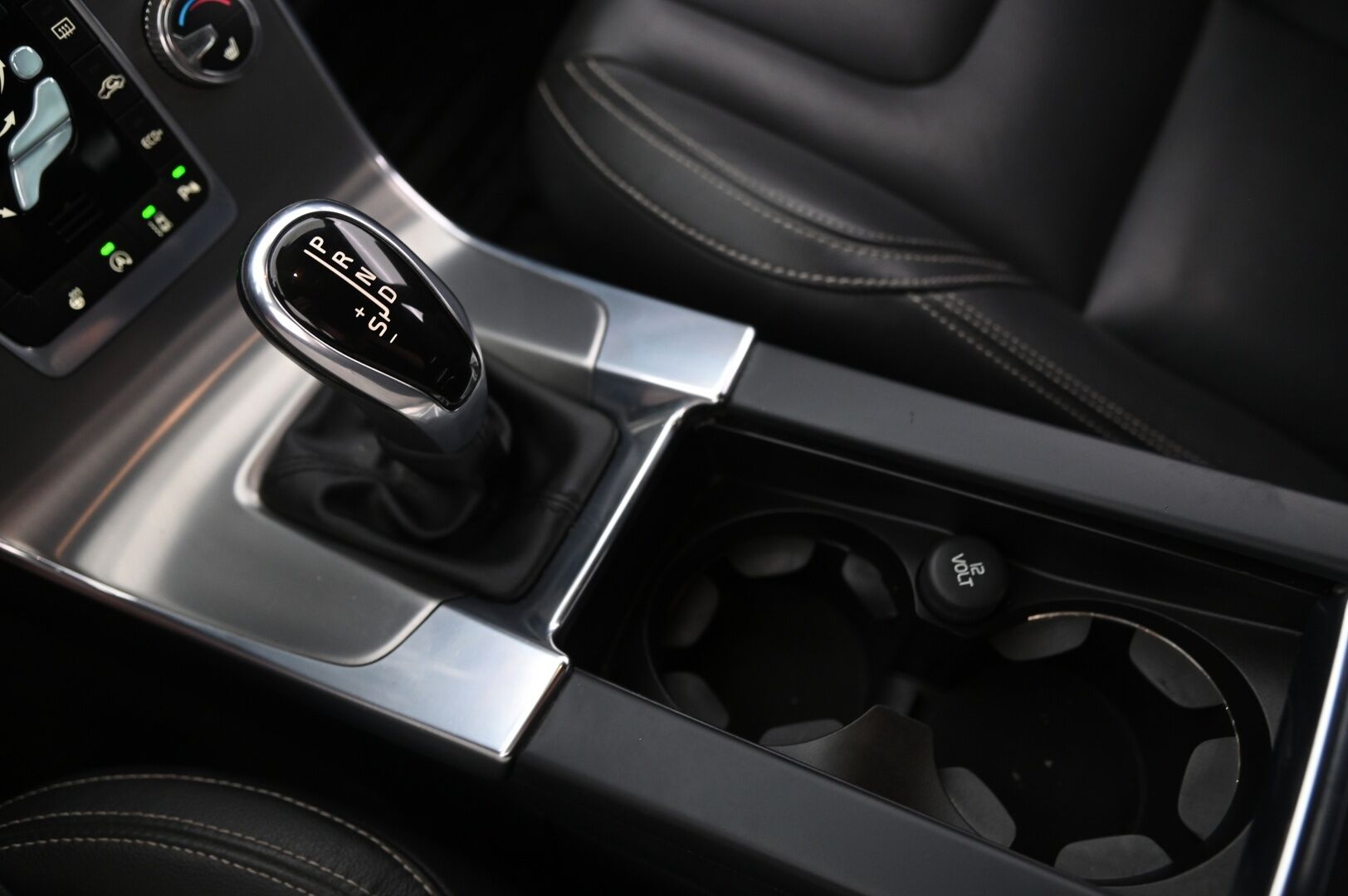 Volvo V60 2016 D4 Business Summum Edition aut - ACC | VOC | Koukku | Sähkönahat muistilla | Näytöt takana | Digimittari | Ratinlämmitin | 