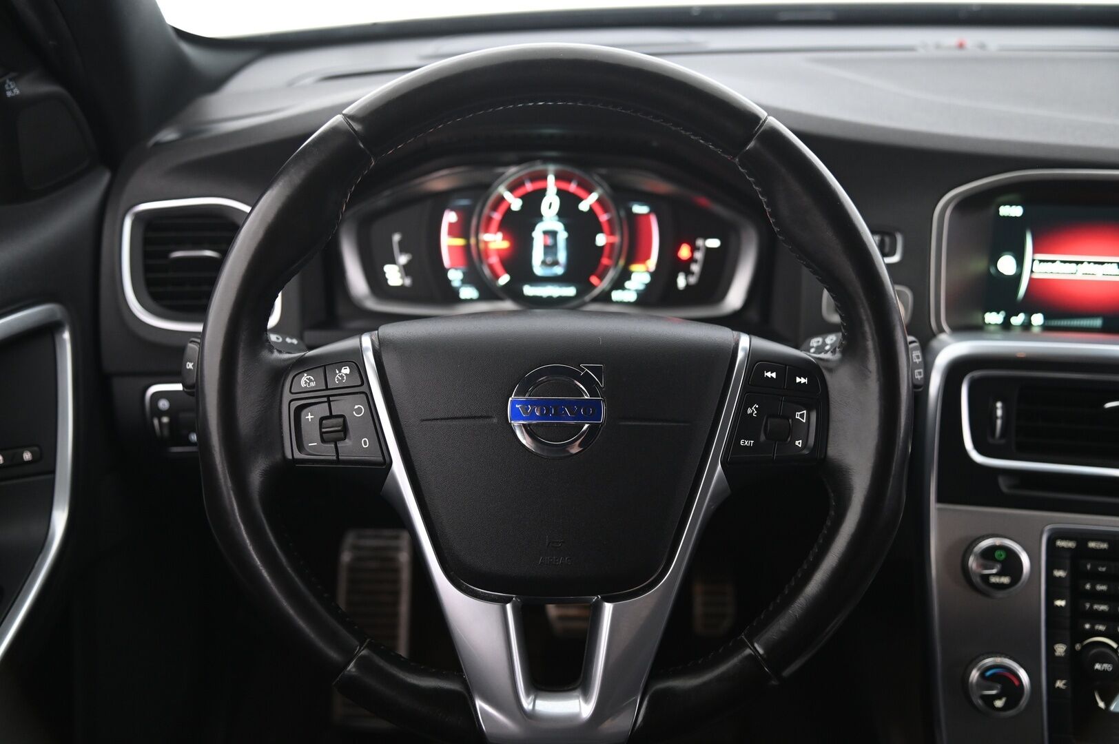 Volvo V60 2016 D4 Business Summum Edition aut - ACC | VOC | Koukku | Sähkönahat muistilla | Näytöt takana | Digimittari | Ratinlämmitin | 