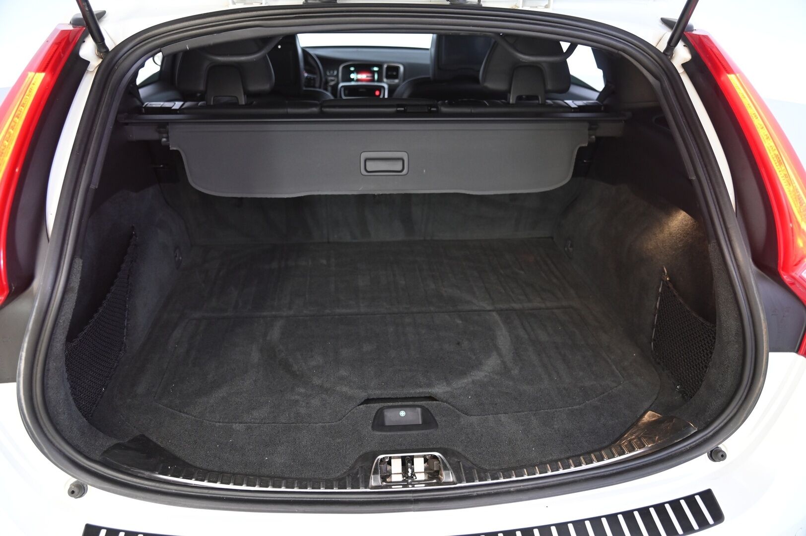 Volvo V60 2016 D4 Business Summum Edition aut - ACC | VOC | Koukku | Sähkönahat muistilla | Näytöt takana | Digimittari | Ratinlämmitin | 