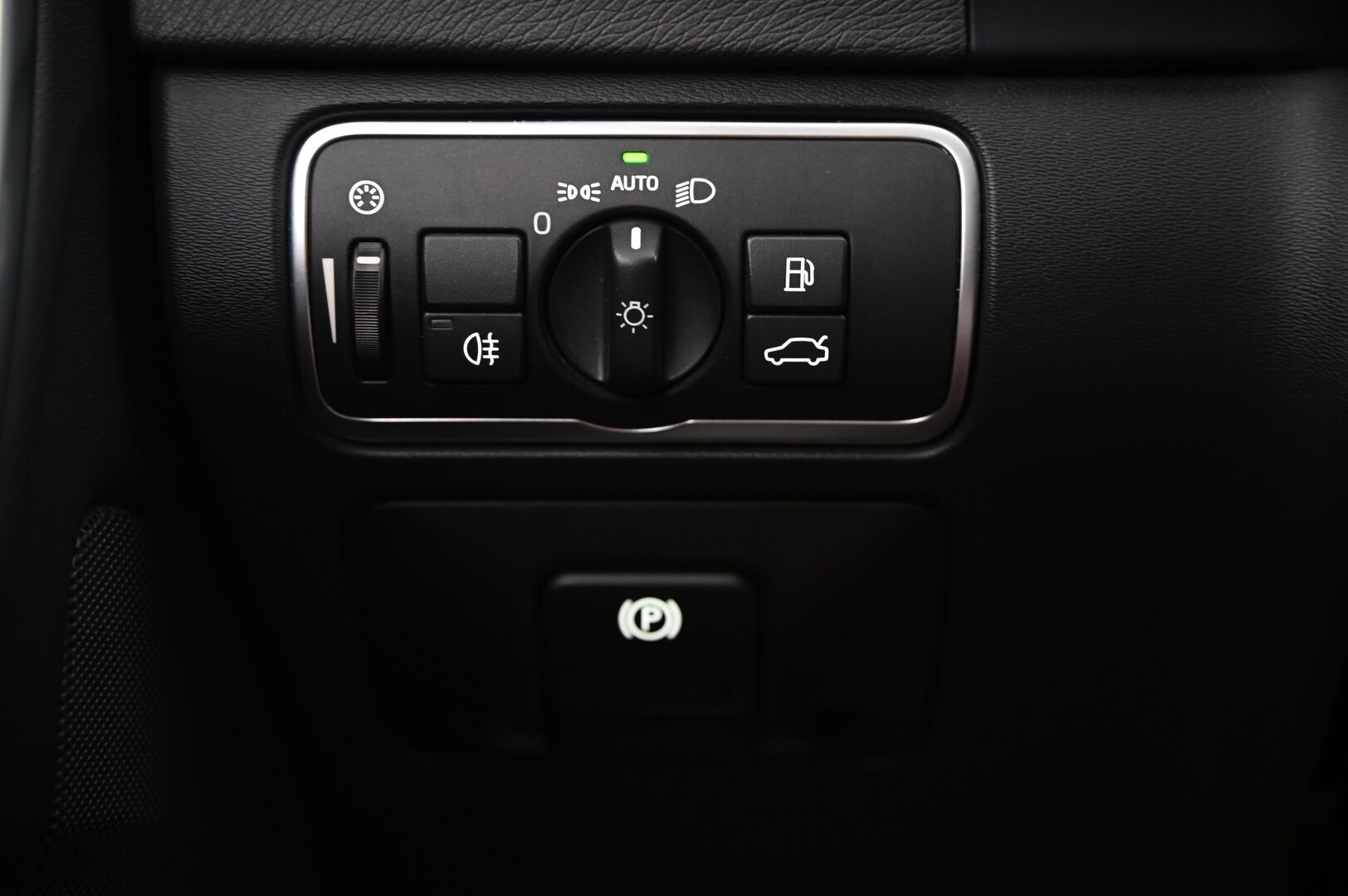 Volvo V60 2016 D4 Business Summum Edition aut - ACC | VOC | Koukku | Sähkönahat muistilla | Näytöt takana | Digimittari | Ratinlämmitin | 