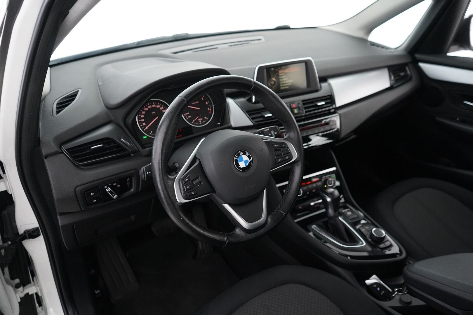 BMW 218 2016 F45 Active Tourer 218i A Business *S.Luukku / Tutkat / Cruise* - Suomi-auto / Kahdet hyvät renkaat vanteilla
