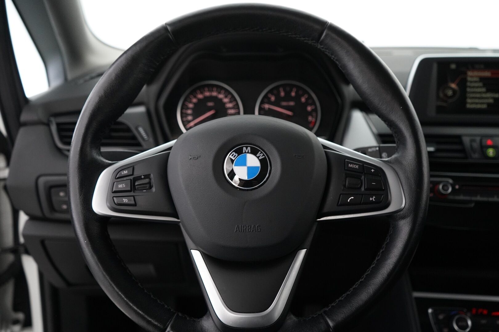 BMW 218 2016 F45 Active Tourer 218i A Business *S.Luukku / Tutkat / Cruise* - Suomi-auto / Kahdet hyvät renkaat vanteilla