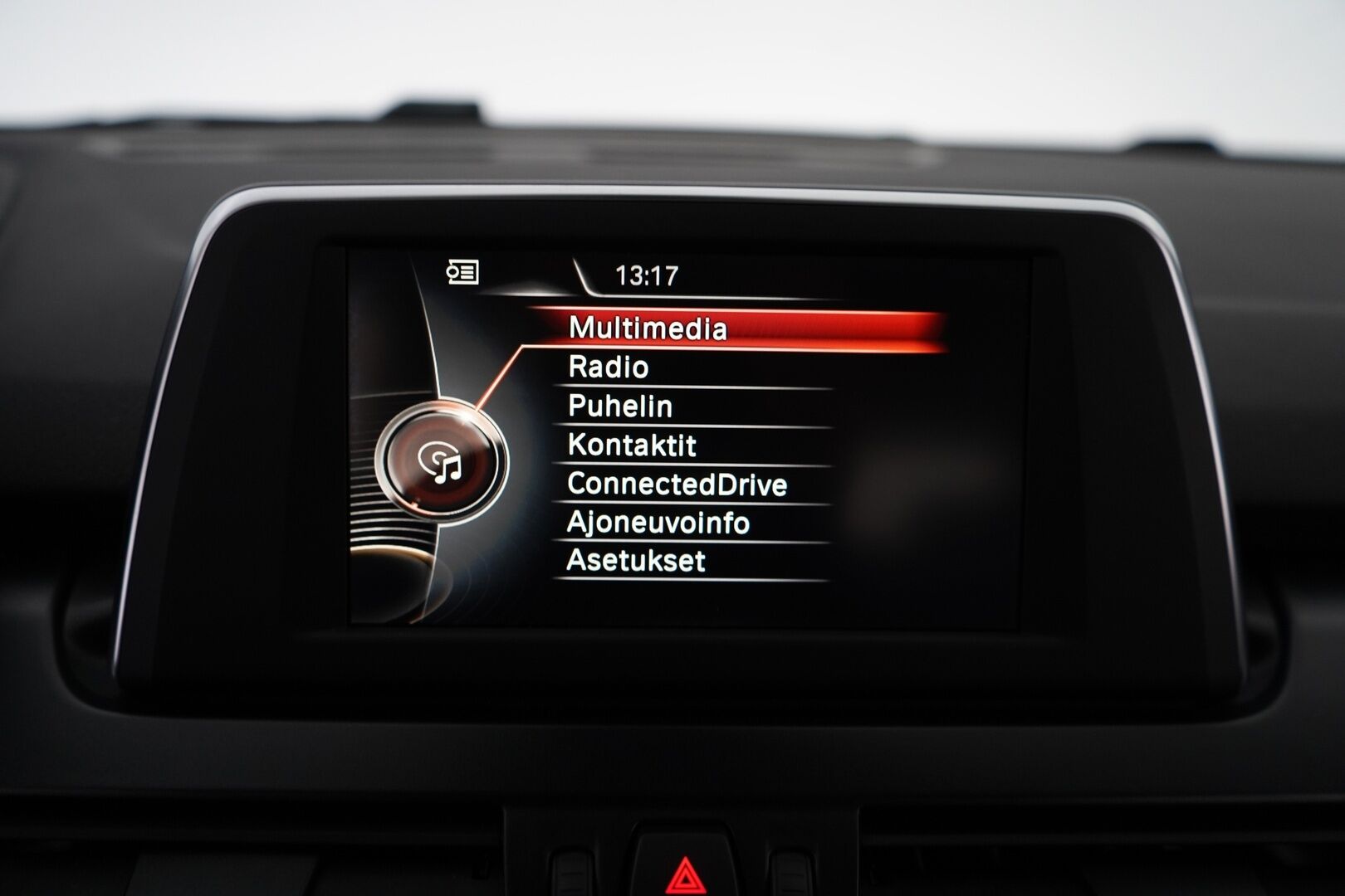 BMW 218 2016 F45 Active Tourer 218i A Business *S.Luukku / Tutkat / Cruise* - Suomi-auto / Kahdet hyvät renkaat vanteilla