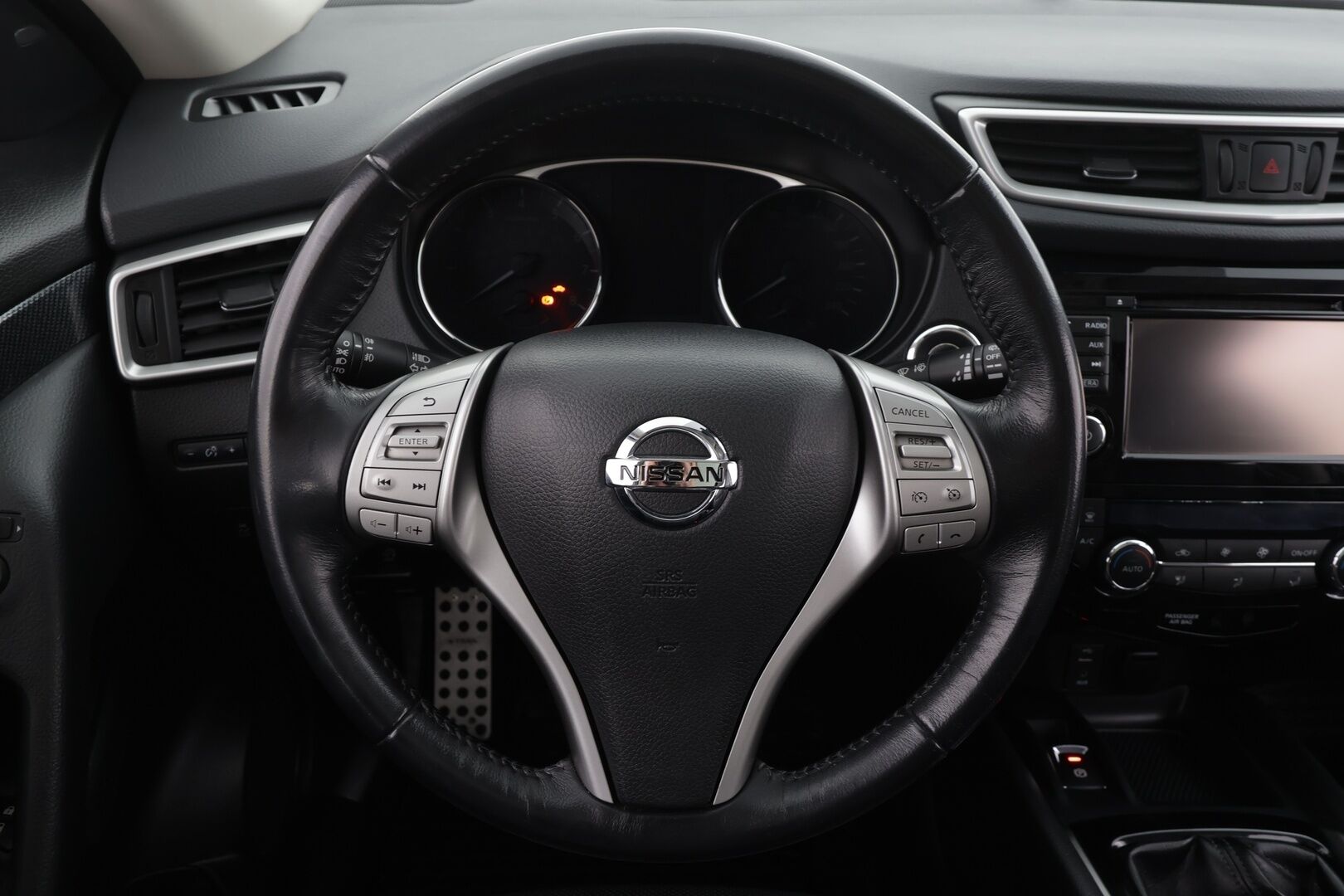 Nissan X-Trail 2016 DIG-T 163 Tekna 2WD 6 MT Moonroof E6 * Vakkari / Lohko&Sisä / Koukku / 360-Kamera / Sähköpenkit / Panorama * - Suomi-auto / Kahdet renkaat