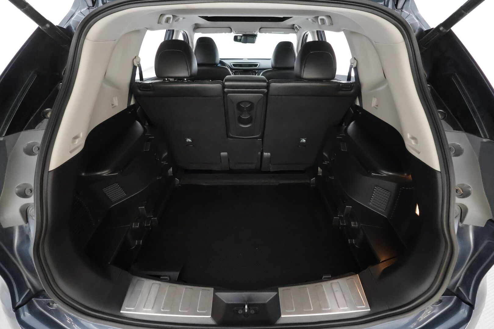 Nissan X-Trail 2016 DIG-T 163 Tekna 2WD 6 MT Moonroof E6 * Vakkari / Lohko&Sisä / Koukku / 360-Kamera / Sähköpenkit / Panorama * - Suomi-auto / Kahdet renkaat - HULLUT AVAJAISHULINAT KORKOTARJOUS 3,29 %