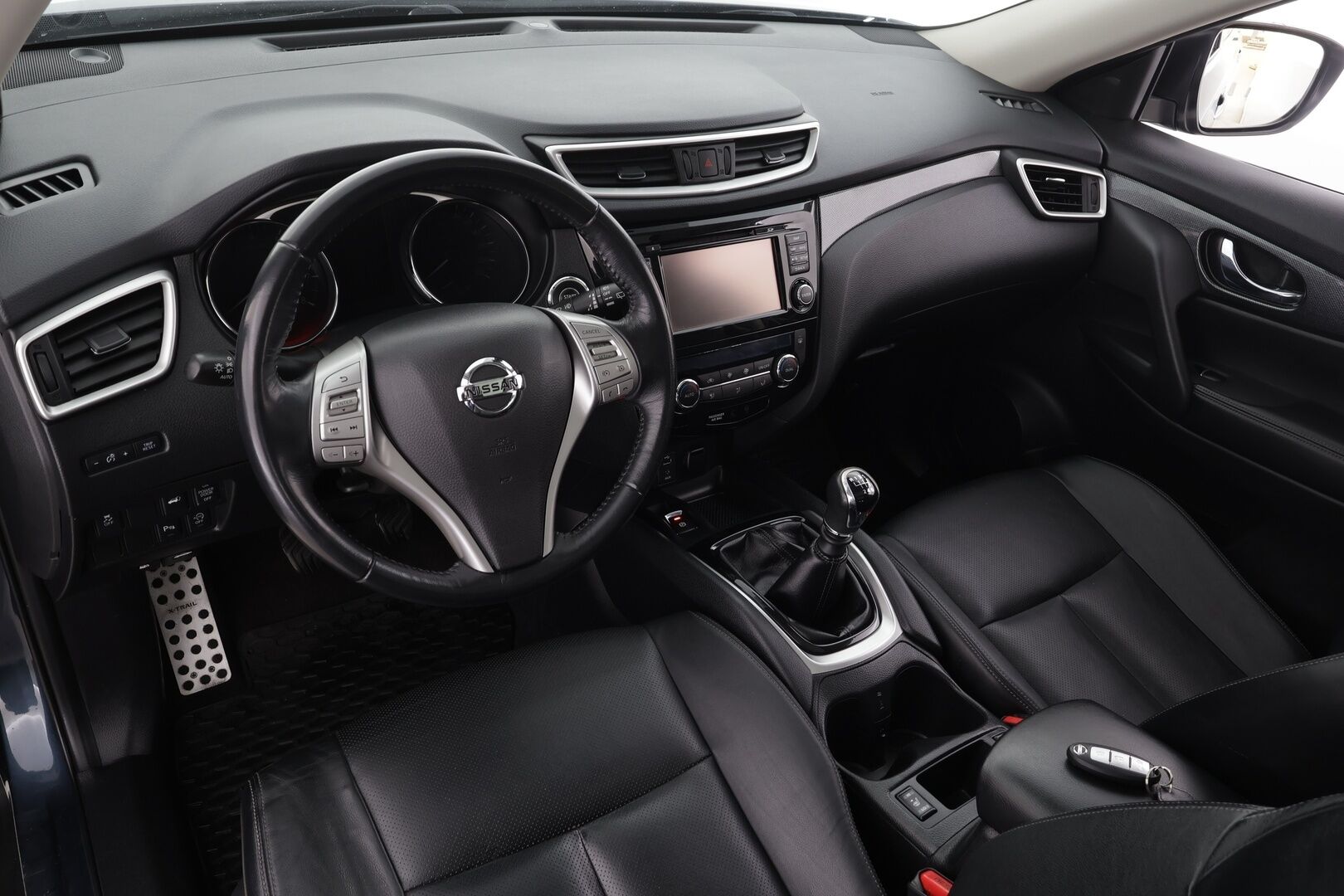 Nissan X-Trail 2016 DIG-T 163 Tekna 2WD 6 MT Moonroof E6 * Vakkari / Lohko&Sisä / Koukku / 360-Kamera / Sähköpenkit / Panorama * - Suomi-auto / Kahdet renkaat