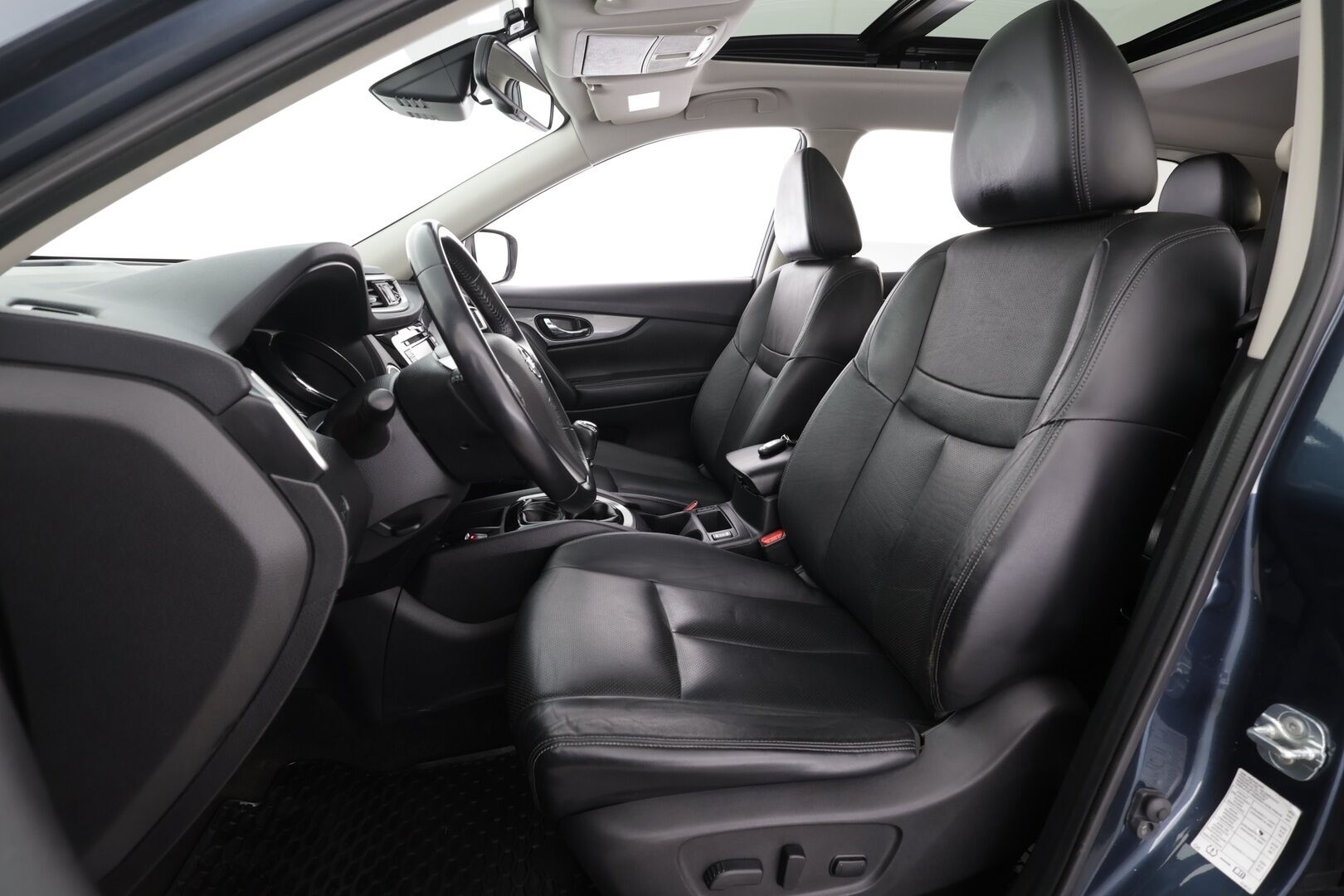 Nissan X-Trail 2016 DIG-T 163 Tekna 2WD 6 MT Moonroof E6 * Vakkari / Lohko&Sisä / Koukku / 360-Kamera / Sähköpenkit / Panorama * - Suomi-auto / Kahdet renkaat