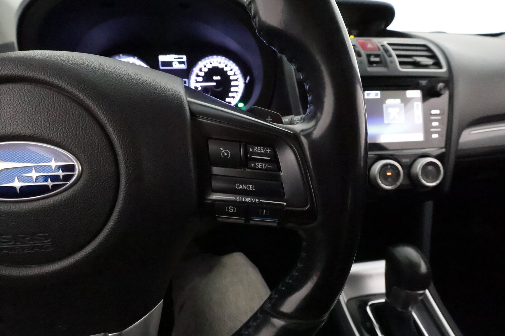 Subaru Levorg 2016 1,6i GT-S CVT **Lasikattoluukku / Koukku / P.Kamera / Nahkaverhoilu / Katveavustin / Navi / Vakkari** - Kahdet Renkaat