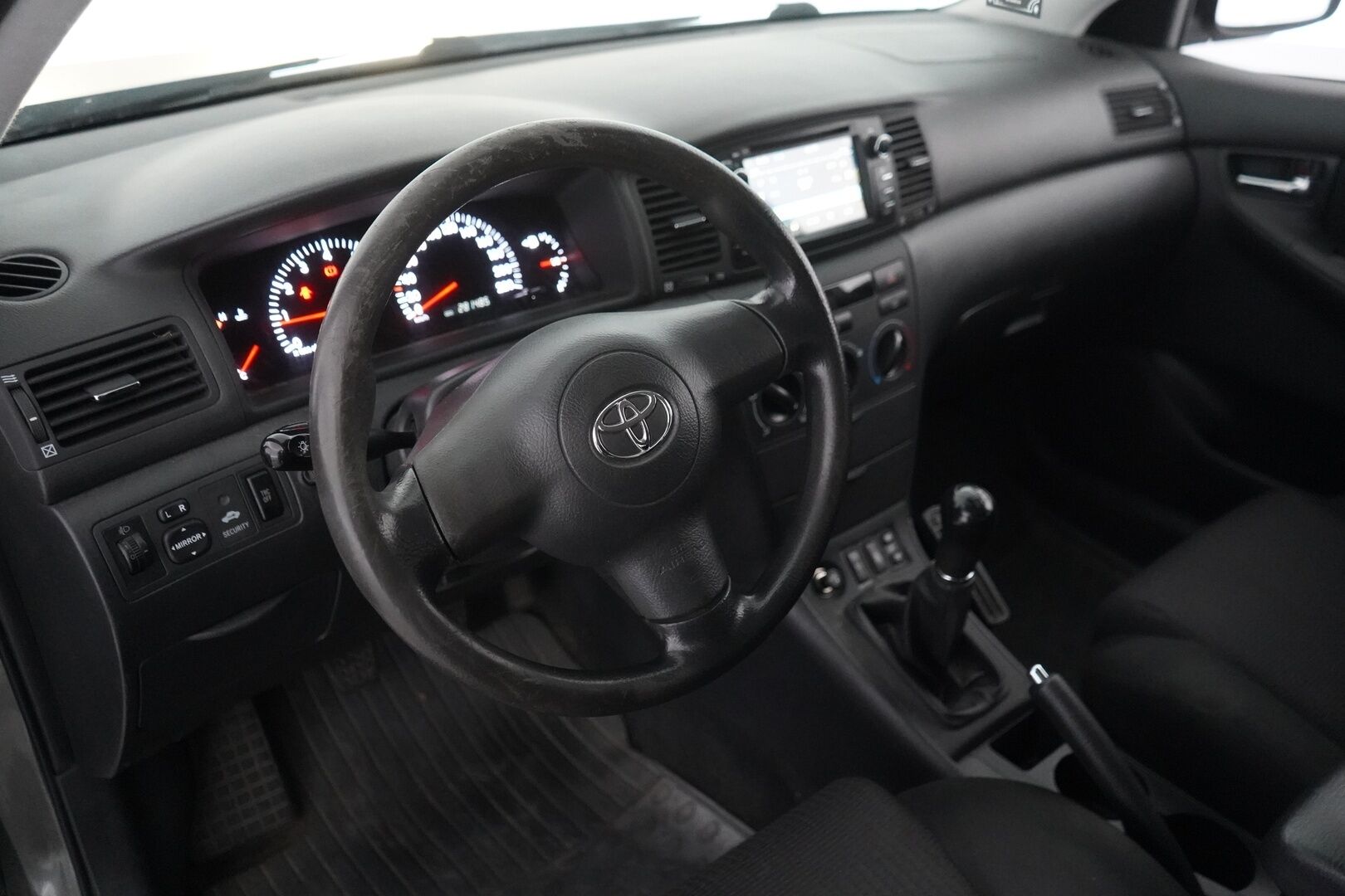 Toyota Corolla 2007 Hatchback 1.4 D-4D - Myydään huutokaupat.com - Vetokoukku | Cruise | Ilmastointi | Kahdet renkaat vanteilla 