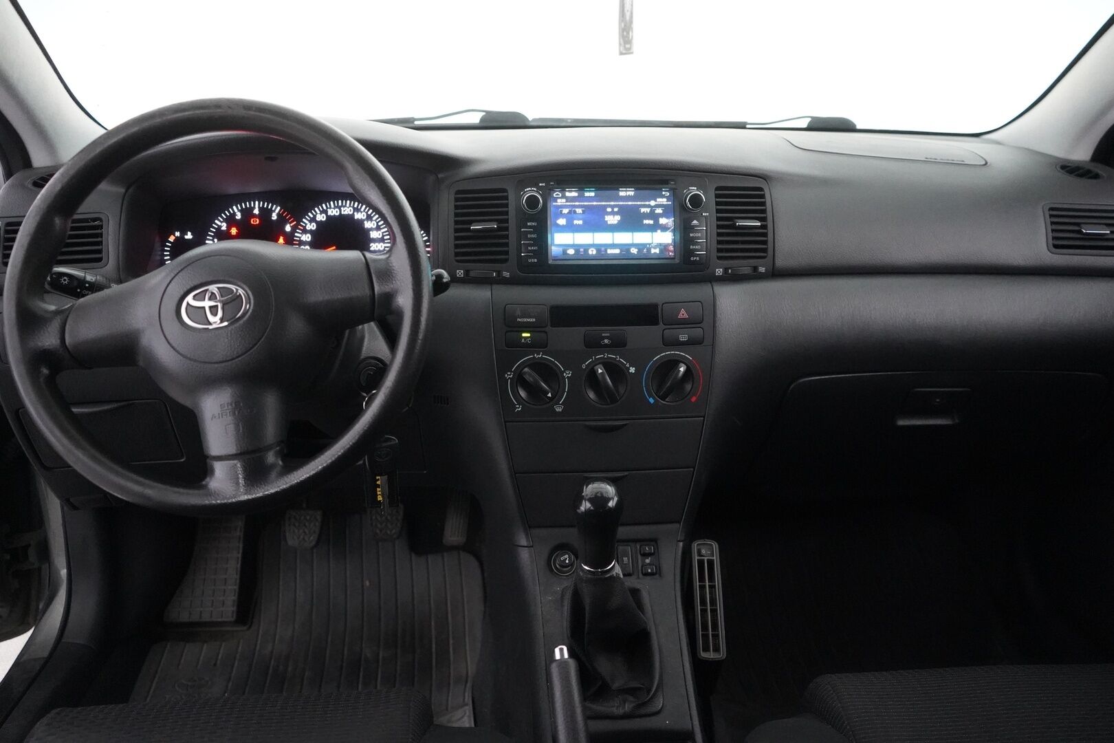 Toyota Corolla 2007 Hatchback 1.4 D-4D - Myydään huutokaupat.com - Vetokoukku | Cruise | Ilmastointi | Kahdet renkaat vanteilla 