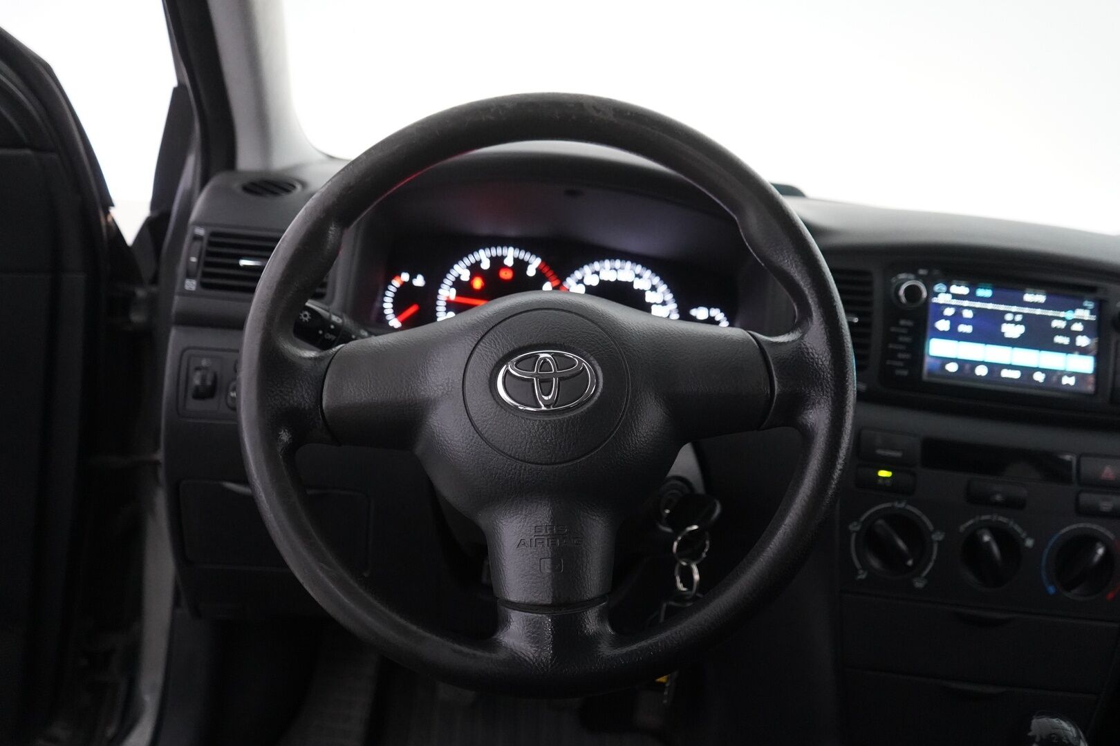 Toyota Corolla 2007 Hatchback 1.4 D-4D - Myydään huutokaupat.com - Vetokoukku | Cruise | Ilmastointi | Kahdet renkaat vanteilla 