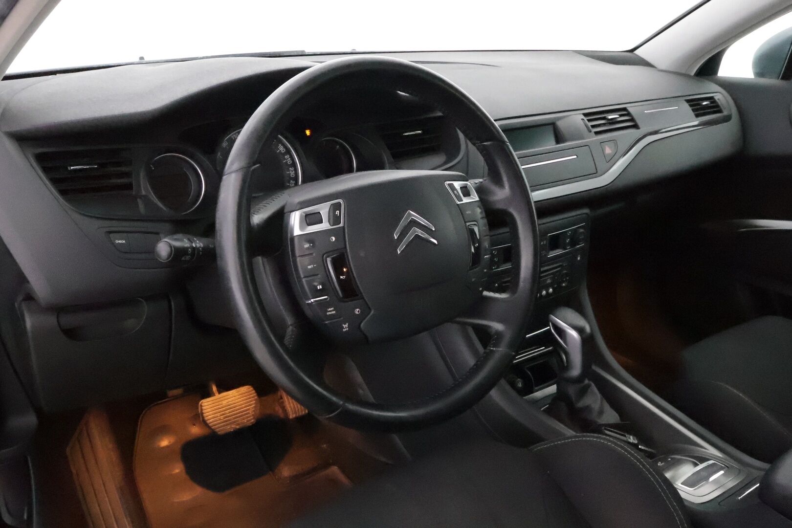 Citroen C5 2008 HDi 136 Confort Sedan Automaatti MYYDÄÄN HUUTOKAUPAT.COM!