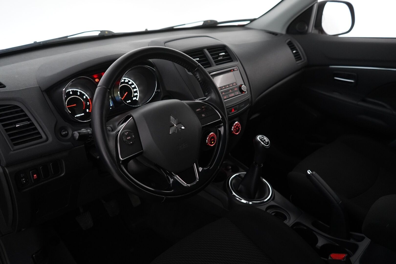 Mitsubishi ASX 2016 1.6 MIVEC Invite 5MT *Lohko + sisäpistoke / Vakkari / Metalliväri* - Suomi-auto / 107,5tkm Viimeisin huolto / Kahdet renkaat