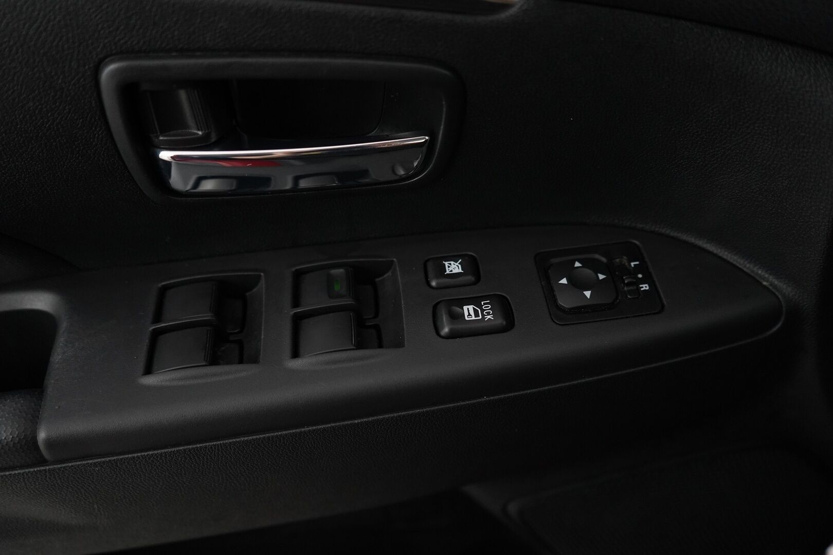 Mitsubishi ASX 2016 1.6 MIVEC Invite 5MT *Lohko + sisäpistoke / Vakkari / Metalliväri* - Suomi-auto / 107,5tkm Viimeisin huolto / Kahdet renkaat