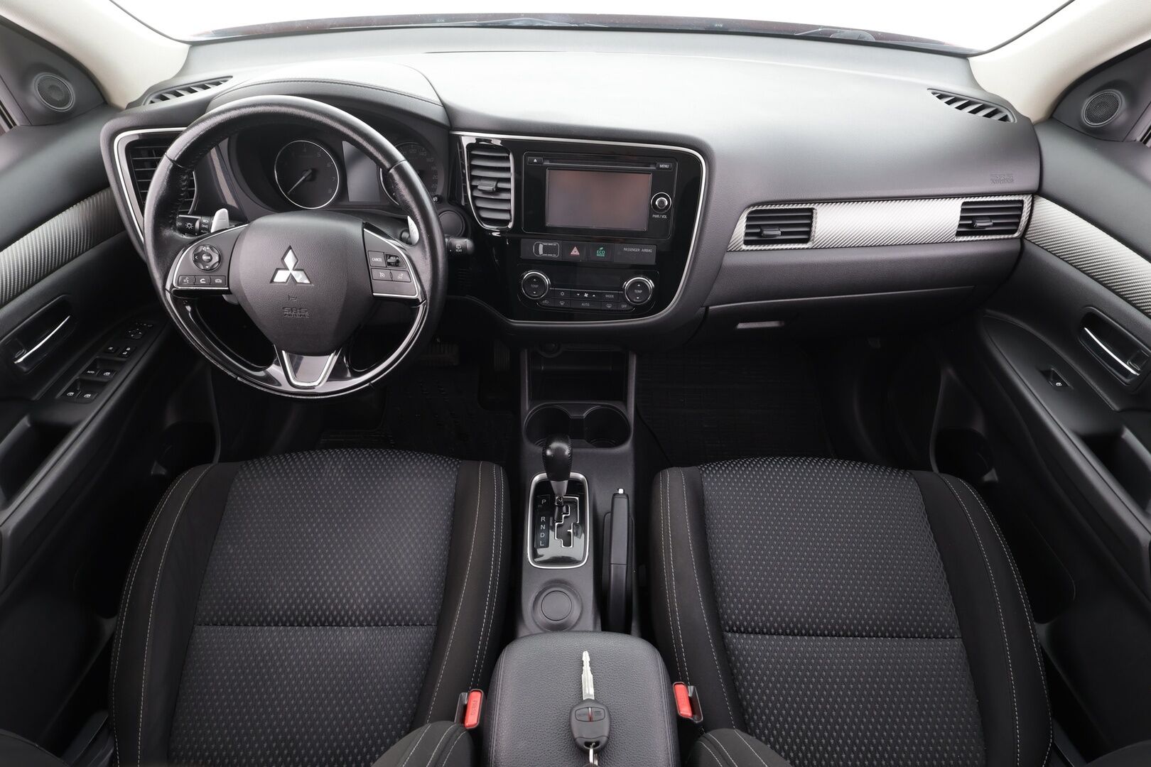 Mitsubishi Outlander 2016 2,0 MIVEC Intense CVT 2WD 5P - | Lohkolämmitin | Vakkari | P.Kamera | Facelift | Bluetooth | Rattivaihteet | Kahdet renkaat | Suomi-auto | 