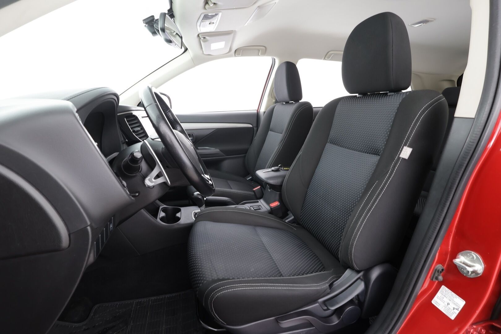 Mitsubishi Outlander 2016 2,0 MIVEC Intense CVT 2WD 5P - | Lohkolämmitin | Vakkari | P.Kamera | Facelift | Bluetooth | Rattivaihteet | Kahdet renkaat | Suomi-auto | 