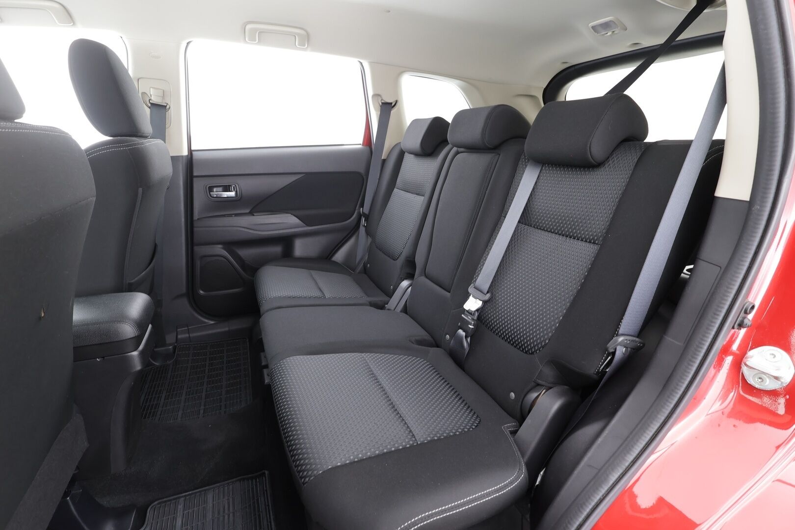 Mitsubishi Outlander 2016 2,0 MIVEC Intense CVT 2WD 5P - | Lohkolämmitin | Vakkari | P.Kamera | Facelift | Bluetooth | Rattivaihteet | Kahdet renkaat | Suomi-auto | 