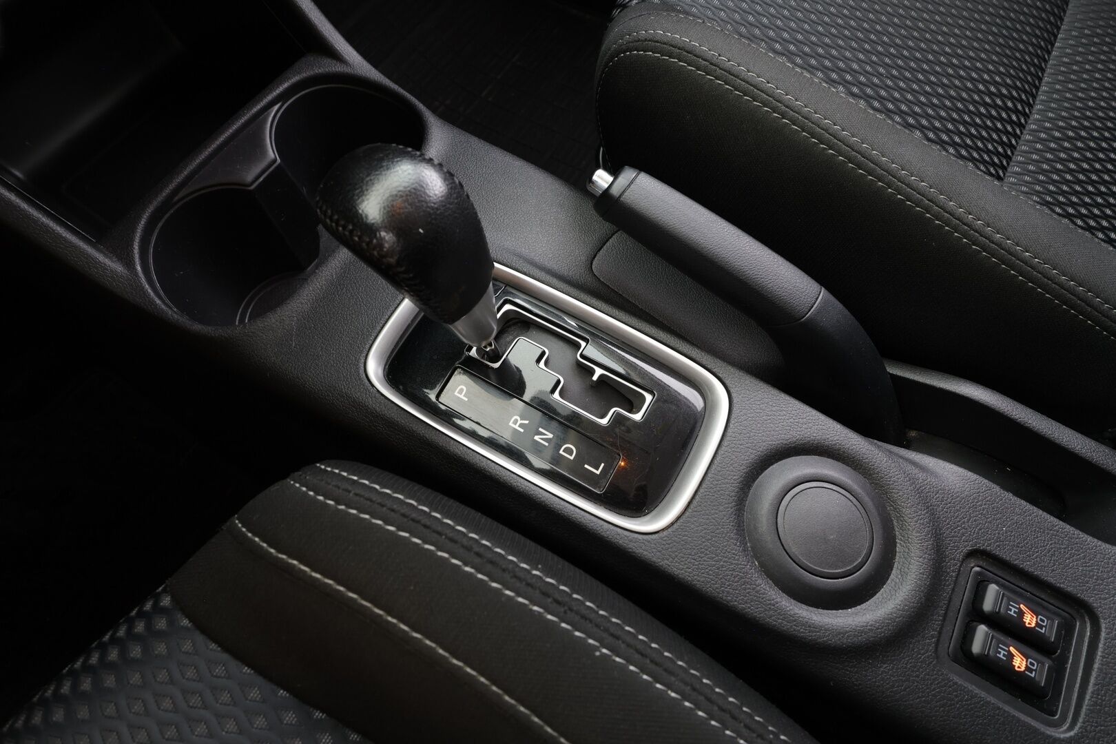 Mitsubishi Outlander 2016 2,0 MIVEC Intense CVT 2WD 5P - | Lohkolämmitin | Vakkari | P.Kamera | Facelift | Bluetooth | Rattivaihteet | Kahdet renkaat | Suomi-auto | 