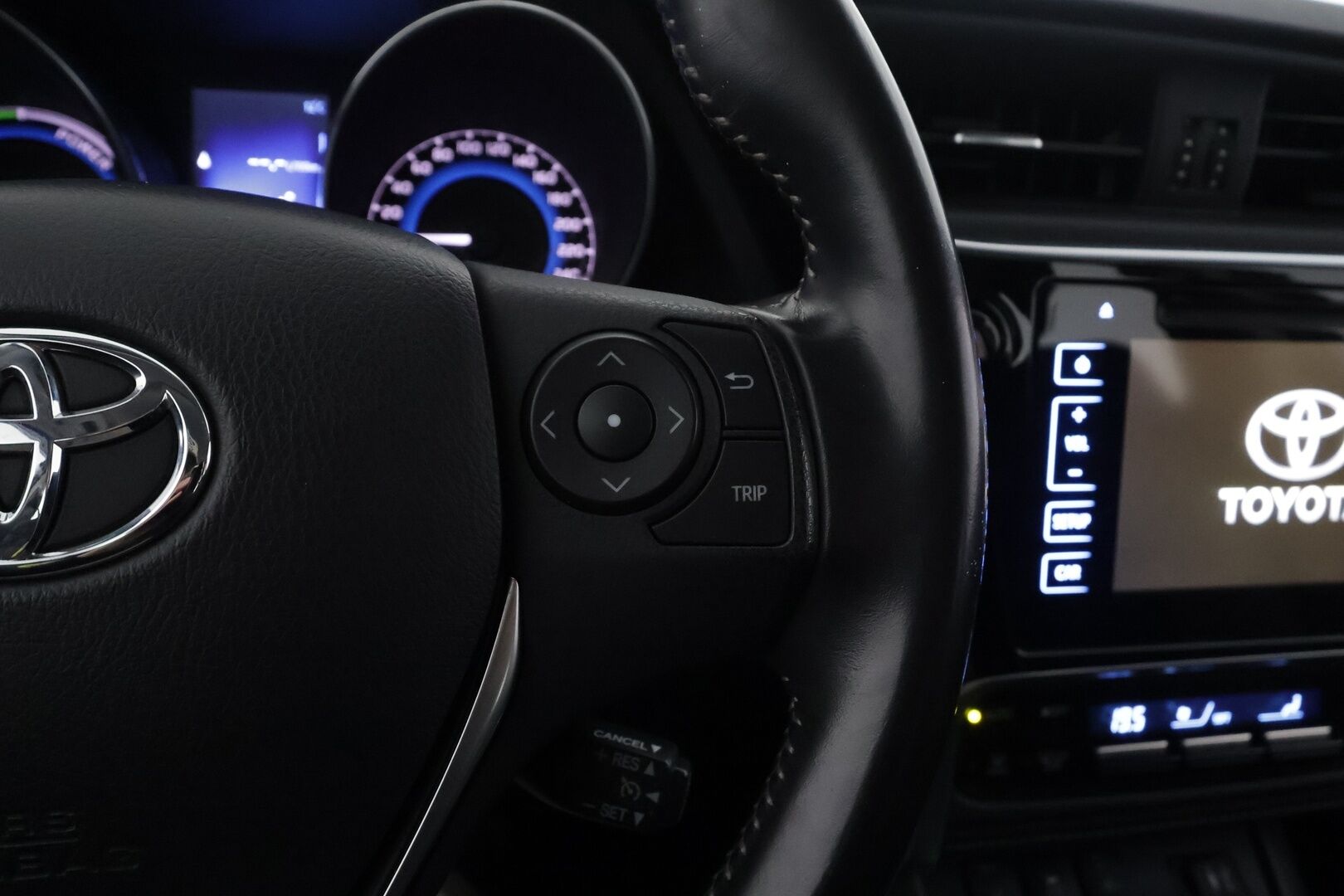Toyota Auris 2016 Touring Sports 1,8 Hybrid Active - | Lohkolämmitin | LED | P.kamera | Vakkari | Navi | Facelift | 1-om Suomi-auto | Kahdet renkaat |