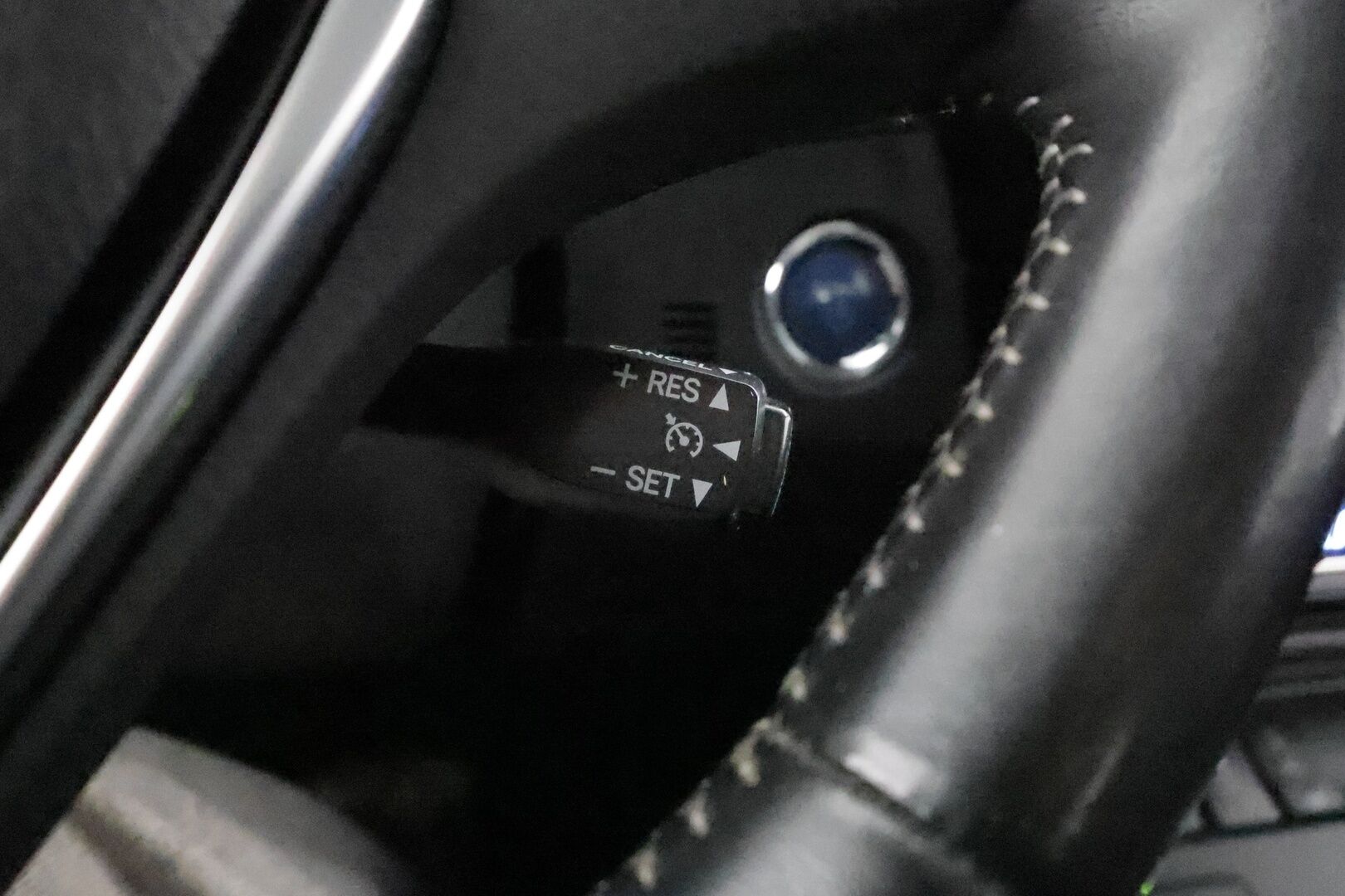Toyota Auris 2016 Touring Sports 1,8 Hybrid Active - | Lohkolämmitin | LED | P.kamera | Vakkari | Navi | Facelift | 1-om Suomi-auto | Kahdet renkaat |