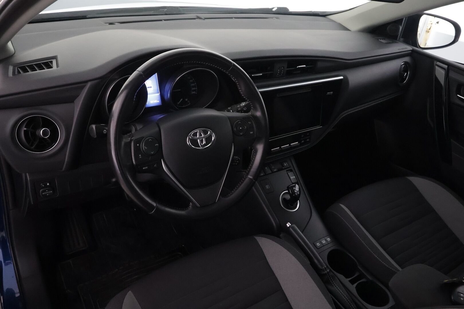 Toyota Auris 2016 Touring Sports 1,8 Hybrid Active - | Lohkolämmitin | LED | P.kamera | Vakkari | Navi | Facelift | 1-om Suomi-auto | Kahdet renkaat |
