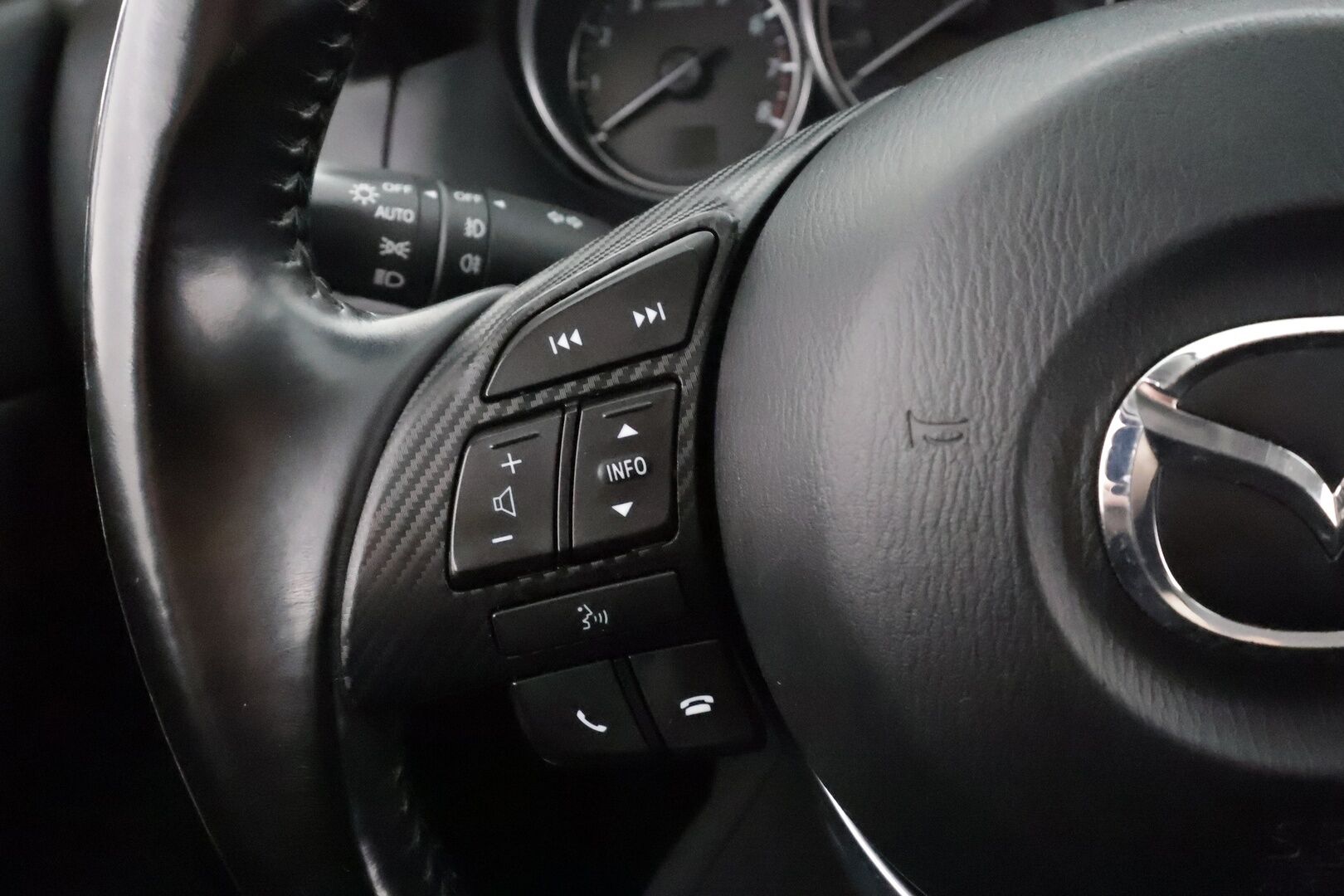 Mazda CX-5 2016 2,0 (165) SKYACTIV-G Premium Plus 6MT 5ov QA3 * 1.Om Suomi-auto /  Vakkari / P.tutkat / Koukku / LED * - LED ajovalot / Kahdet renkaat aluvanteilla