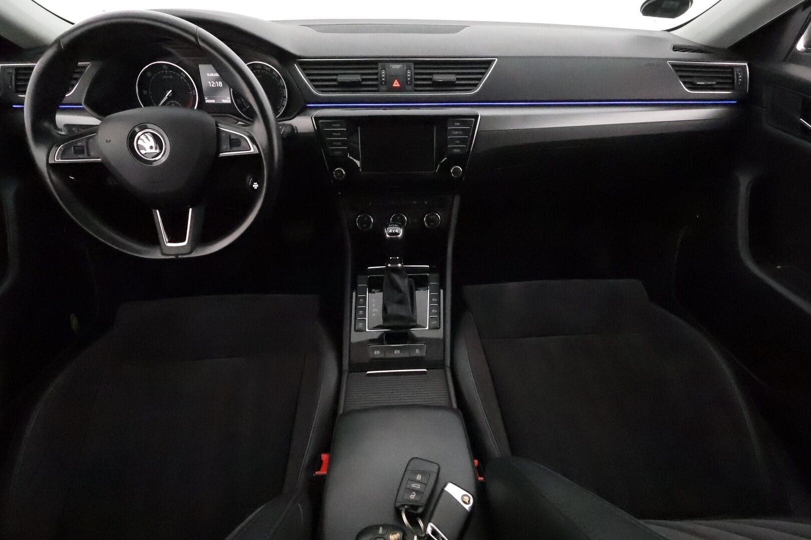 Skoda Superb 2016 Combi 2,0 TDI 190 4x4 Style DSG **Canton / Webasto / Koukku / Adapt.Vakkari / Xenon / P.Tutkat / Muistipenkki / Navi** - Suomi-auto / Kahdet Renkaat / Merkkihuollettu! / **HYVILLÄ KAMOILLA**