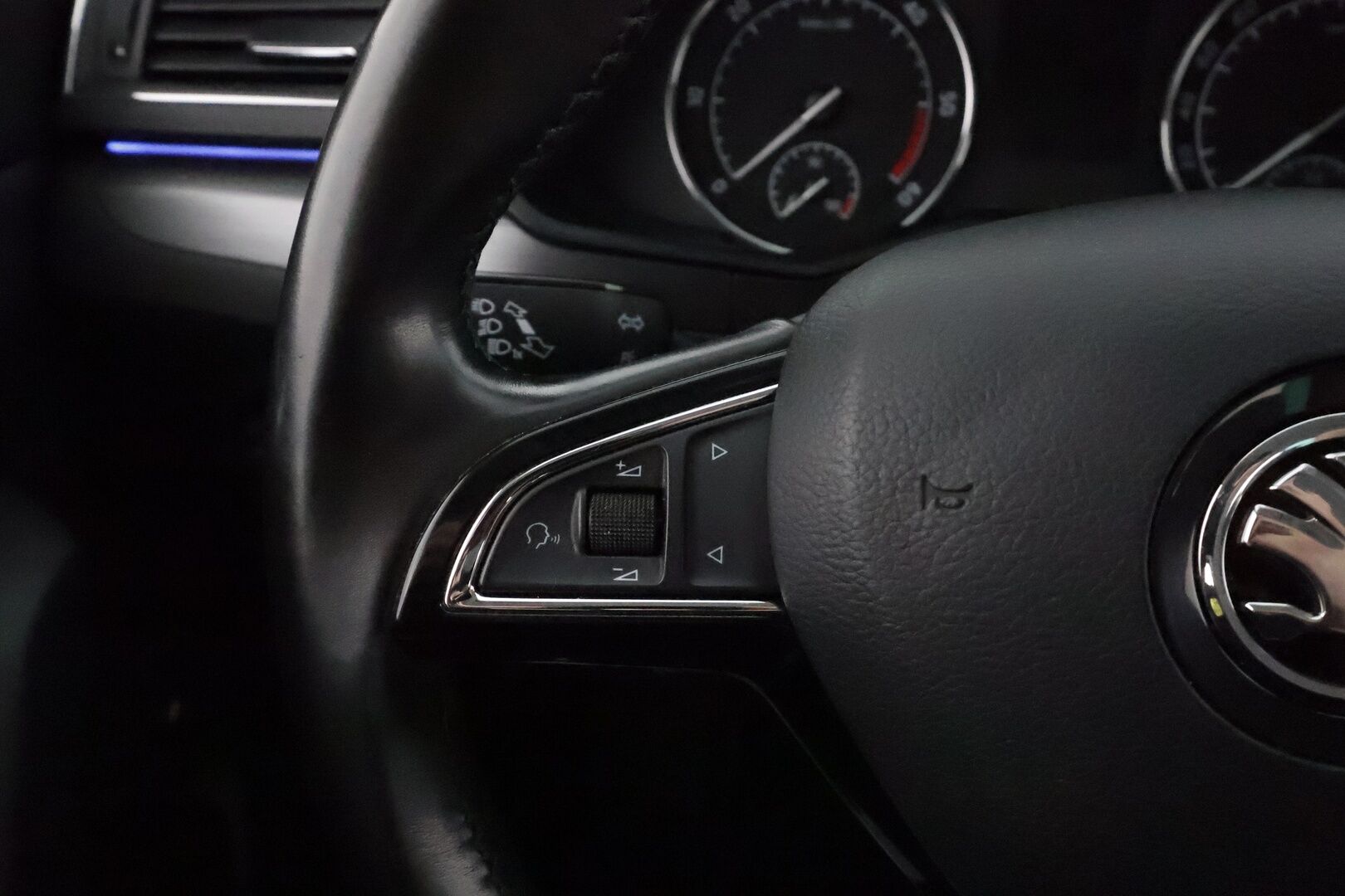Skoda Superb 2016 Combi 2,0 TDI 190 4x4 Style DSG **Canton / Webasto / Koukku / Adapt.Vakkari / Xenon / P.Tutkat / Muistipenkki / Navi** - Suomi-auto / Kahdet Renkaat / Merkkihuollettu! / **HYVILLÄ KAMOILLA**
